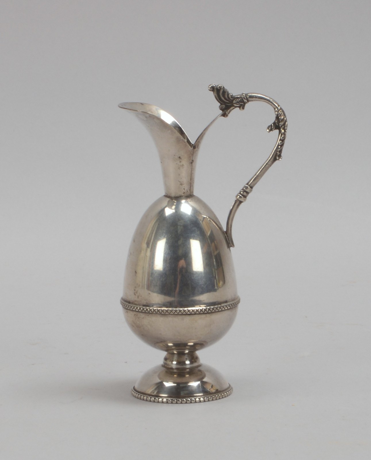 Kleine Vase/Henkelkanne (um 1920), 800 Silber; Höhe 13,5 cm, Gewicht 80 g