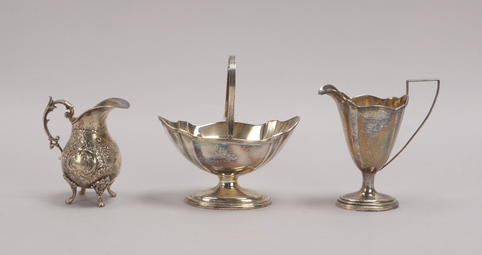 Henkelschale/Zuckergefäß, Sterlingsilber, und Sahnegießer, 830 Silber; Gew. 374 g