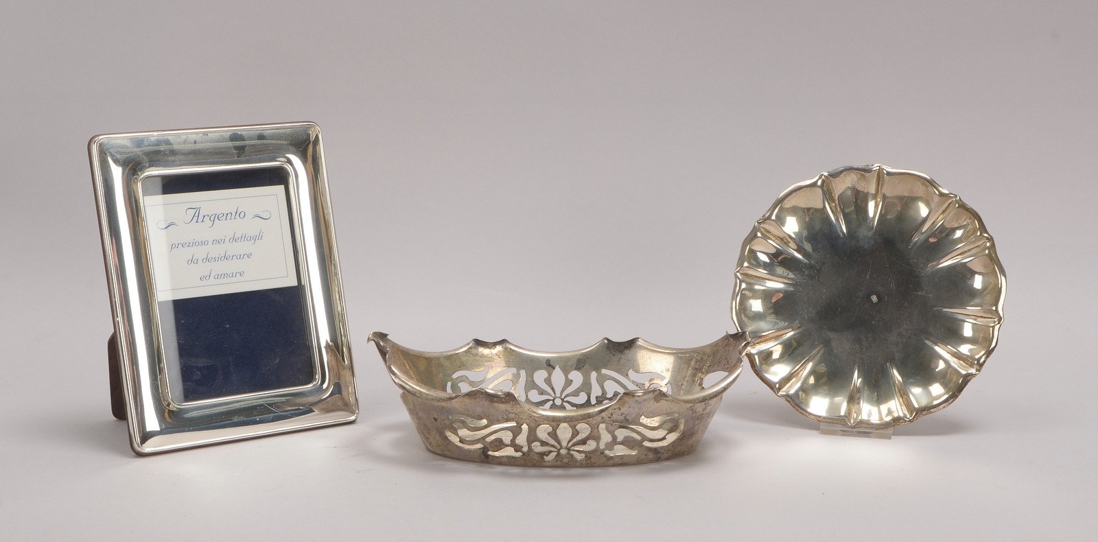 Kl. Silberteile-Konvolut, 800 Silber und Sterlingsilber: Rahmen und 2x Schalen; Gew. 328 g