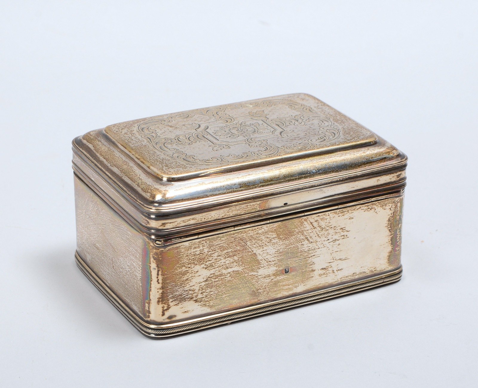 Deckeldose, Silber, mehrf. punz., scharnierter Dekel mit floralen Gravuren; Gew. 467 g