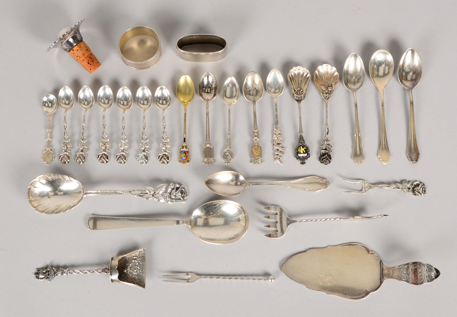 Servierteile-Konvolut, versch. Silbergehalte und Ausführungen, 27 Stück; Gew. 554 g