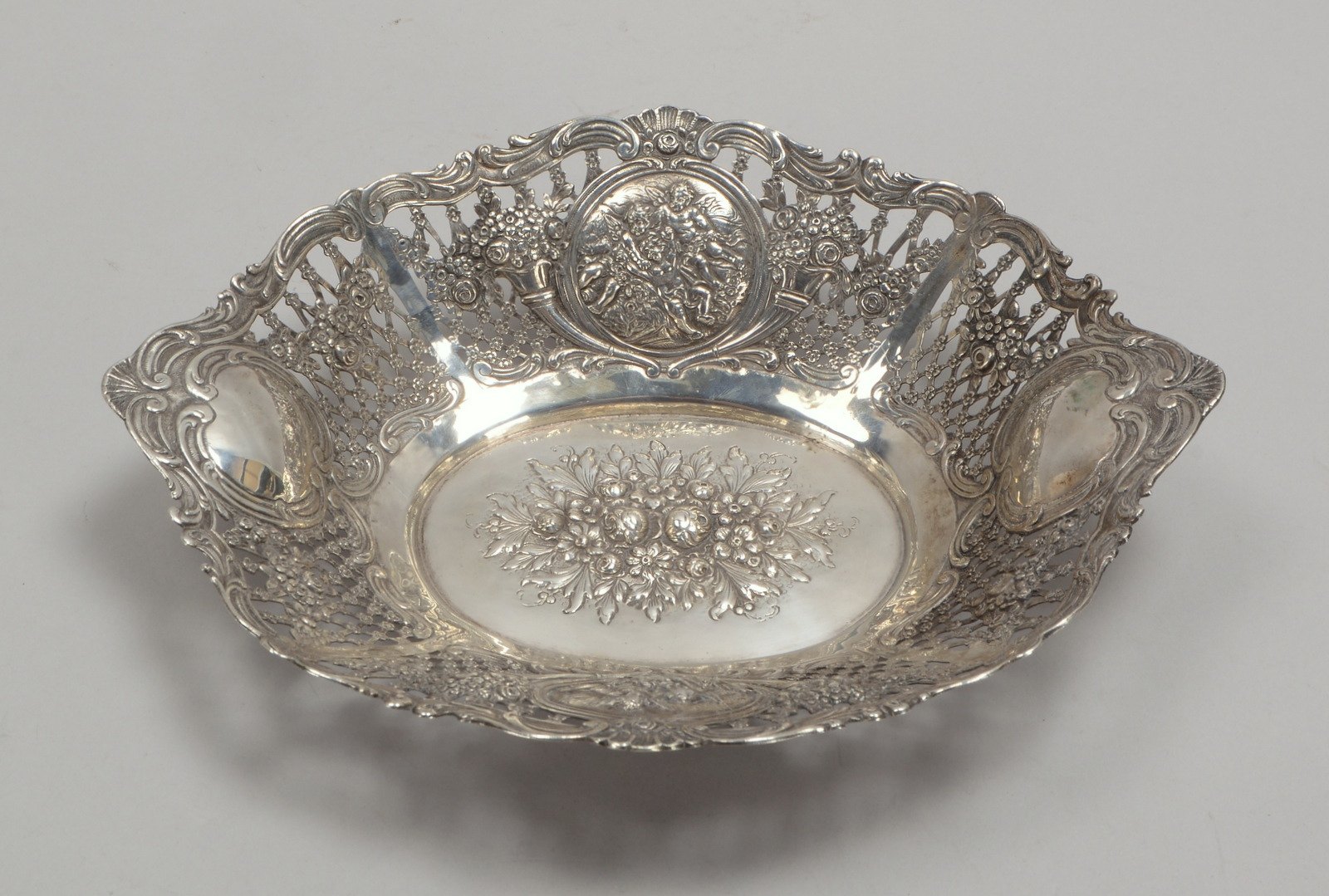 Schale, 800 Silber, durchbr./Reliefdekor ('Putto'-/'Füllhorn'- und Blütenmotive)