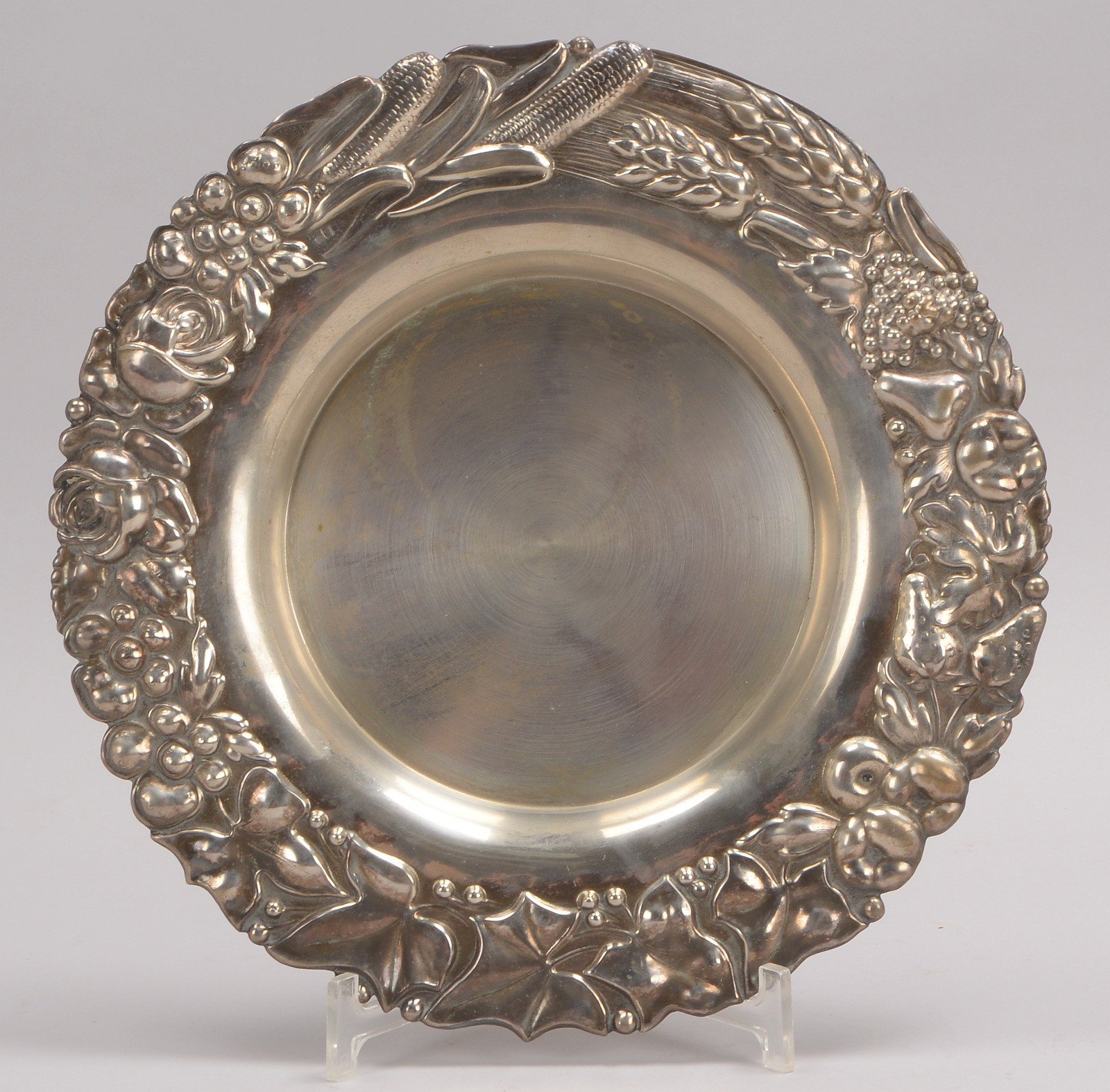 Schale, 835 Silber ('Adlerkopf'-Punze), florales Reliefdekor; Ø 30,5 cm, Gew. 386 g