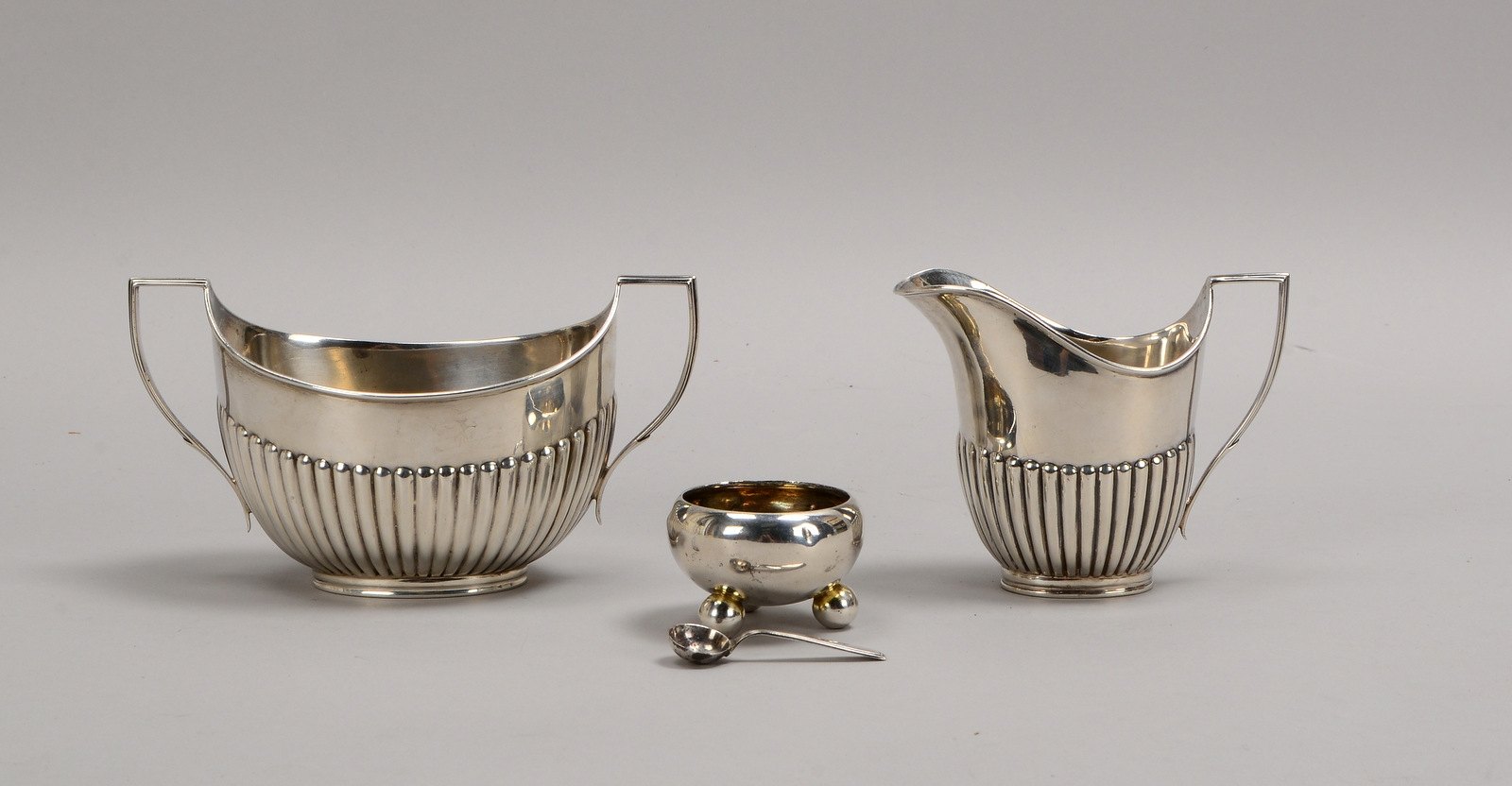 Zuckertopf und Sahnekännchen, dazu Salière, 925 Sterlingsilber; Gew. 308 g