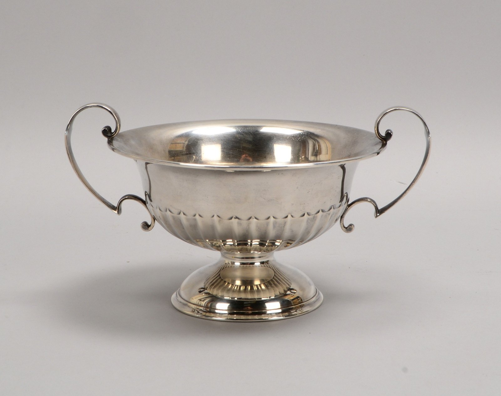 Fußschale, 925 Sterlingsilber, 2x Handhaben, auf rundem Fuß; Ø 17 cm, Gew. 334 g