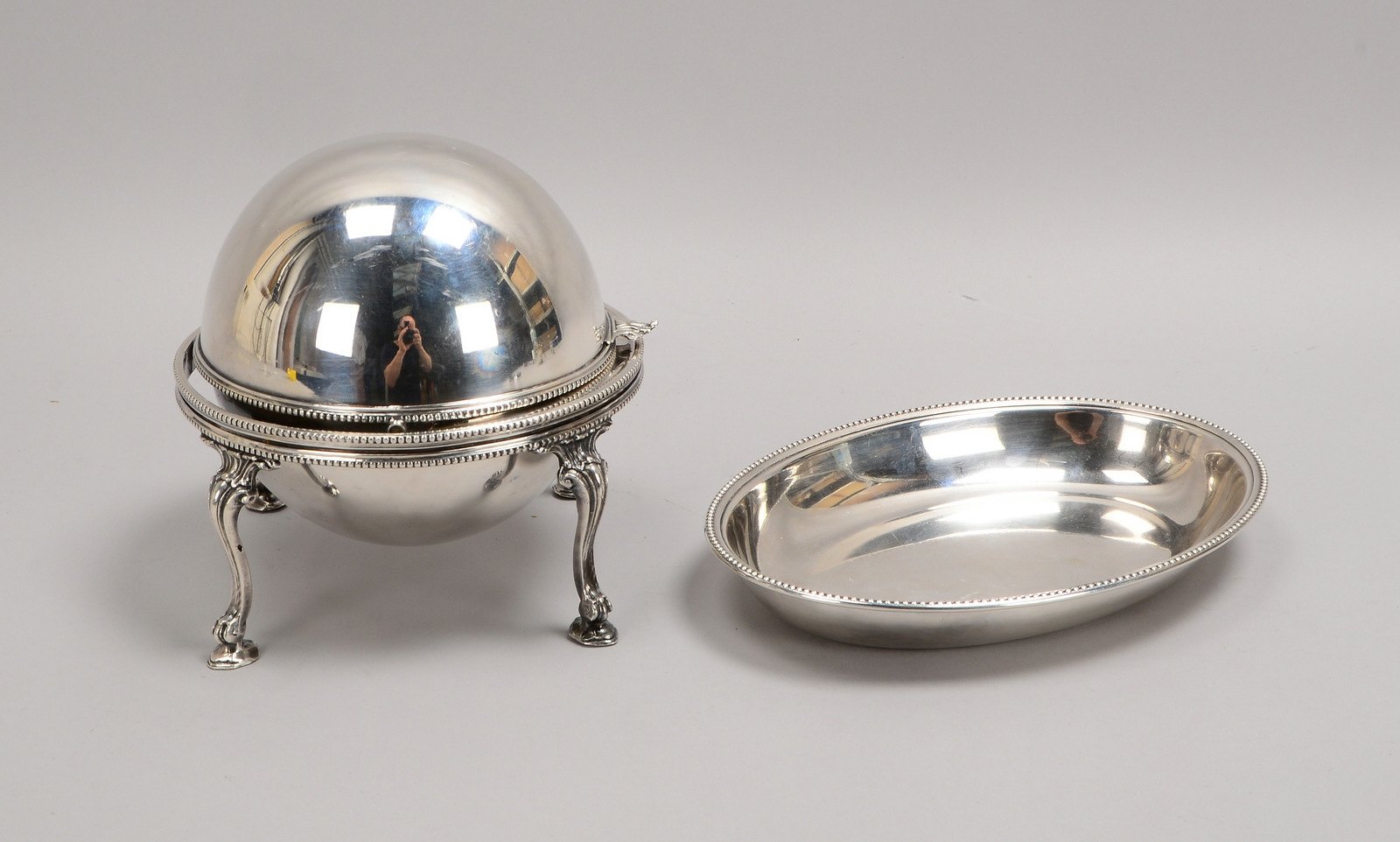 2 Anbietschalen, versilbert, versch. Ausf.: 1x ovale Form, 1x Kaviarschale