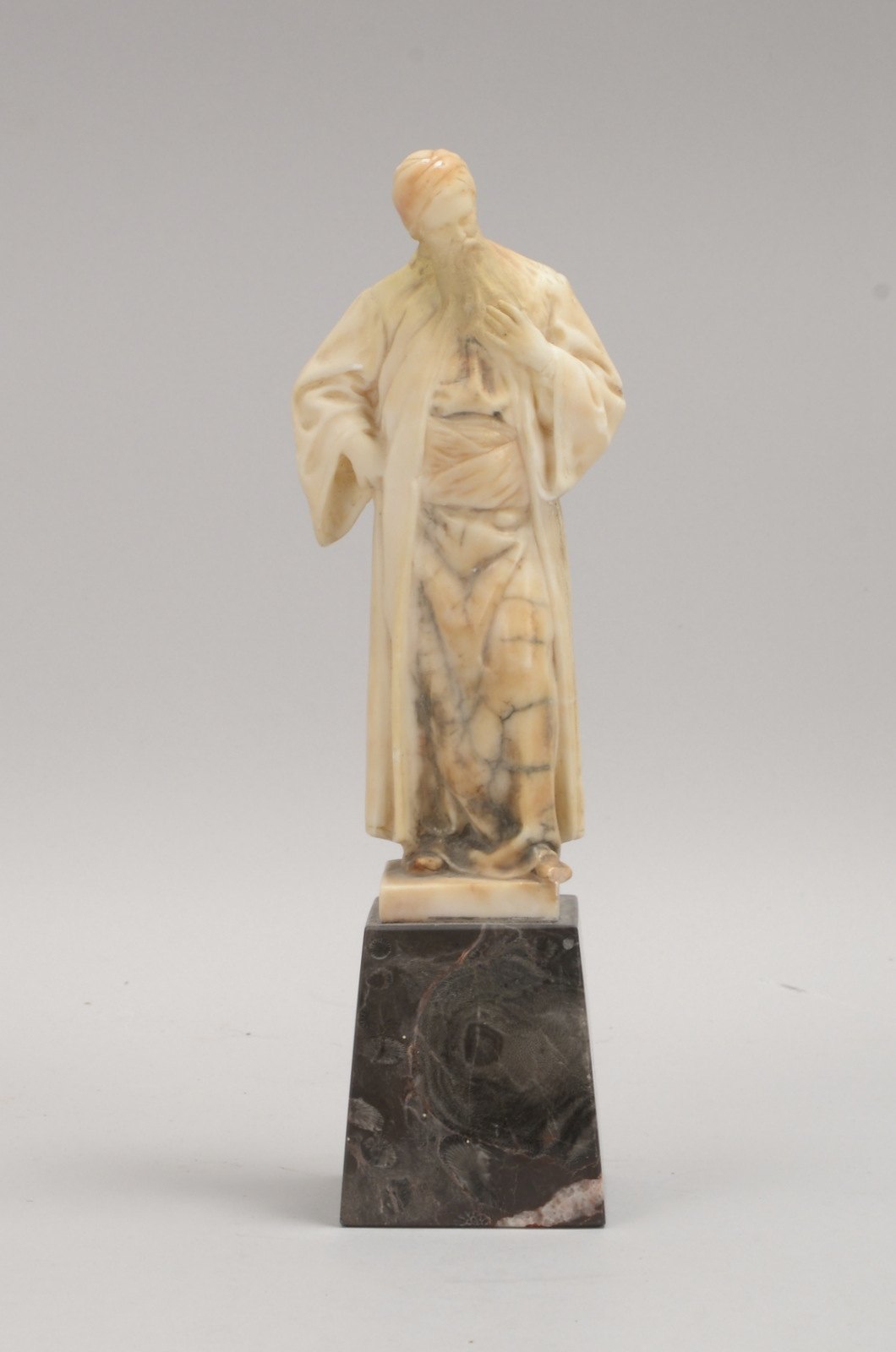 Skulptur (nach Adolf John, 1858 Stetten - 1941 Halle), 'Nathan der Weise', Alabaster, Figur auf Mar