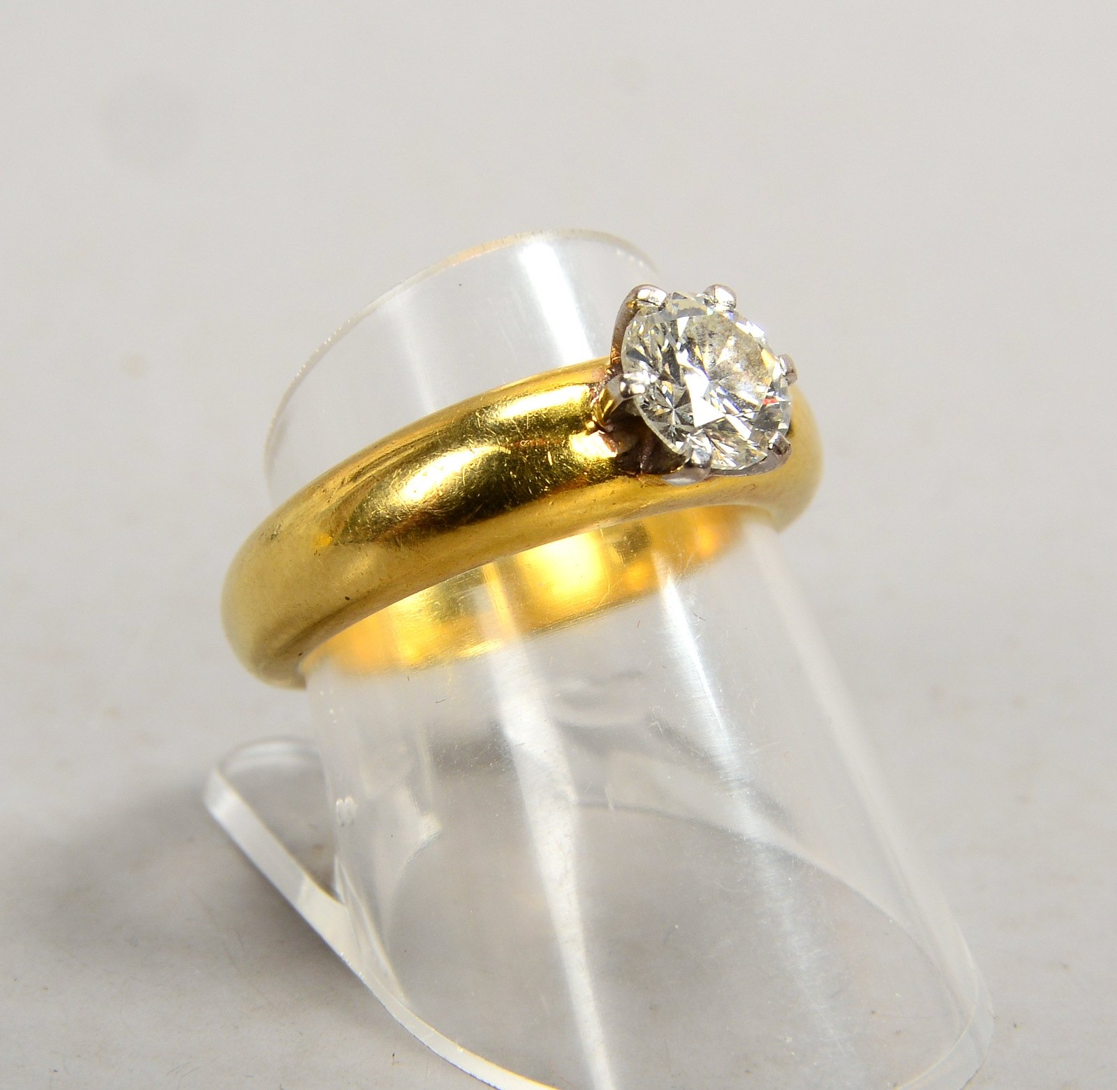 Solitärring, 585 GG (gest.), mit Brillant von ca. 1,0 ct (gest.), Farbe 'G - H', 'If-Vvs'