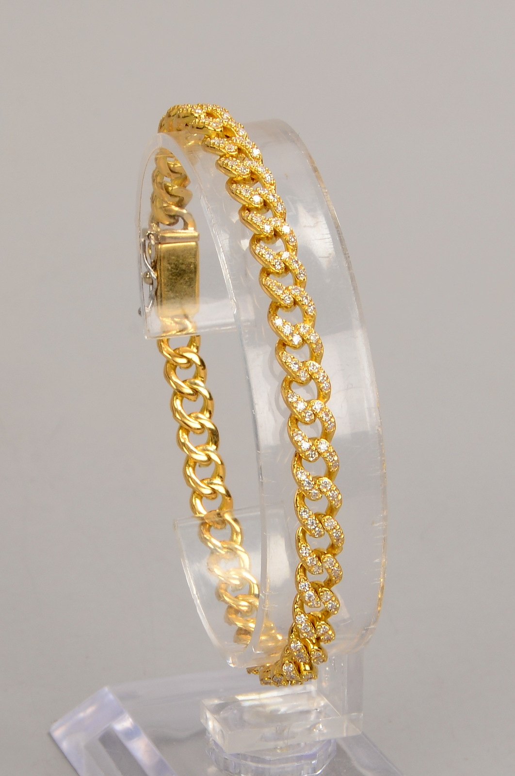 Panzerarmband, 750 GG (gest.), mit 252x kl. Brill./ca. 2,10 ct, mit Steckschließe