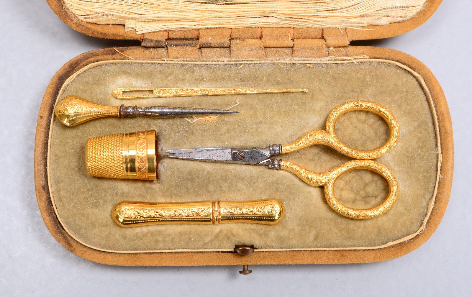 Sammler-Nähset (um 1890 - 1900), 585 GG (gest.), 5-teilig - im Etui