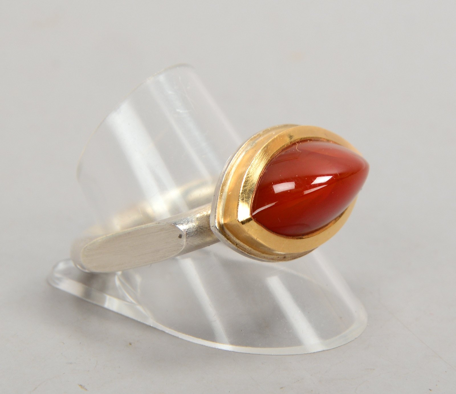 Gisela Kulling/Bremen, Designerring, Silber/Gold, mit Carneolcabochon; RG 63