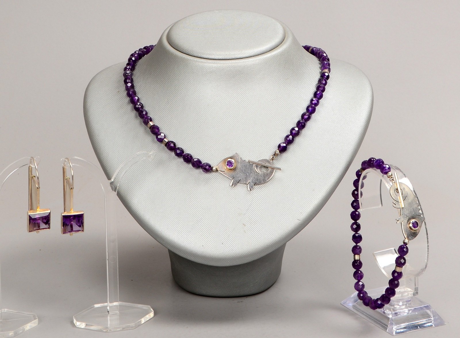 Claudia Ose/Bremen, Kette, Armband und Ohrhänger, 925 Silber/Amethystbesatz
