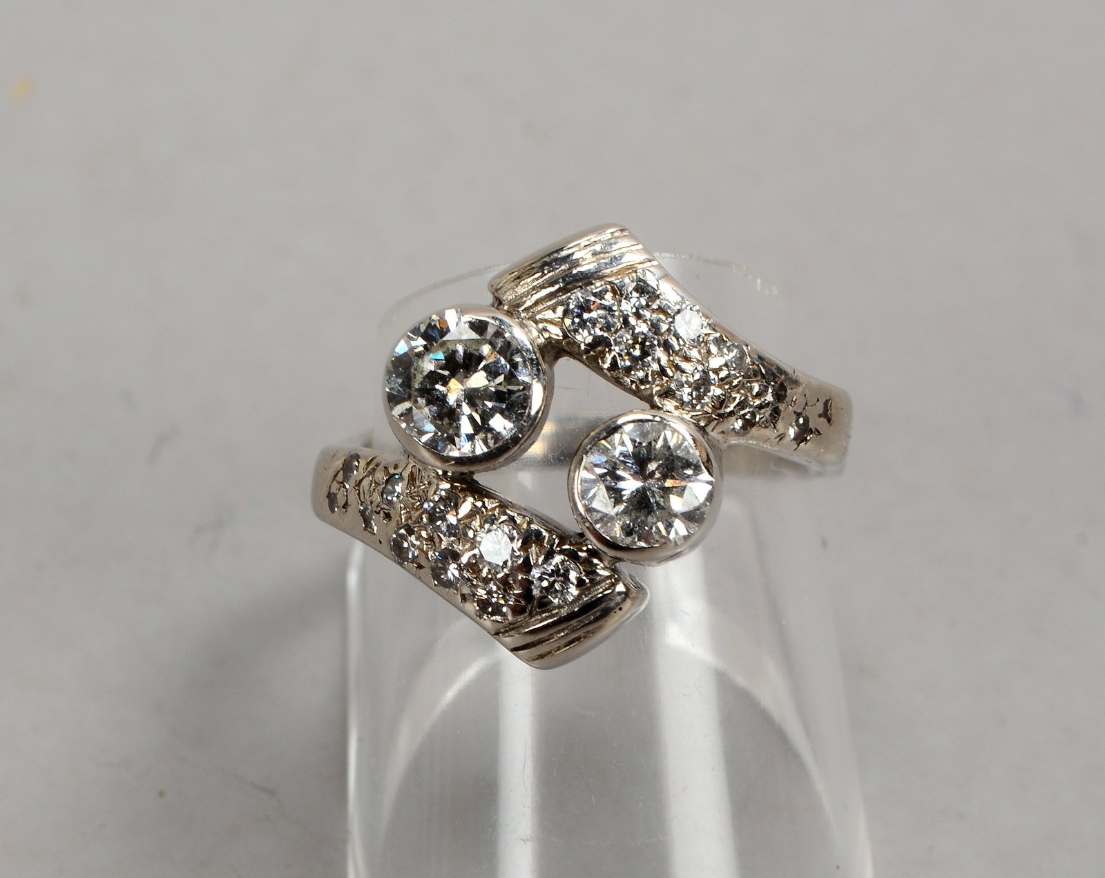 Ring, 585 WG (gest.), mit 22x Brillanten/zus. ca. 1,35 ct, feines Weiß - Weiß, Si-P1
