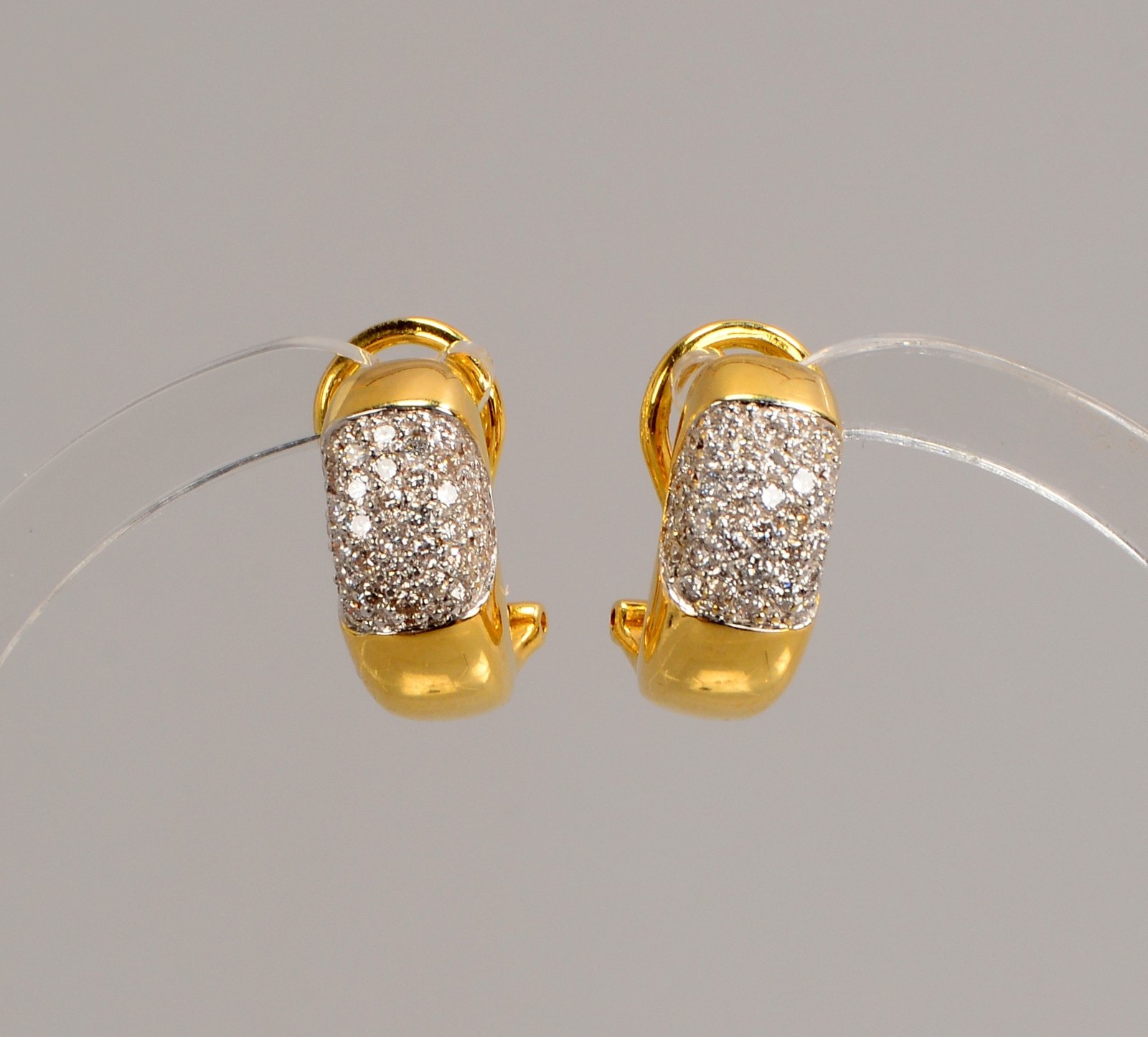 Paar Ohrstecker, 750 GG (gest.), mit über 100x Diamanten, mit Clipschließe