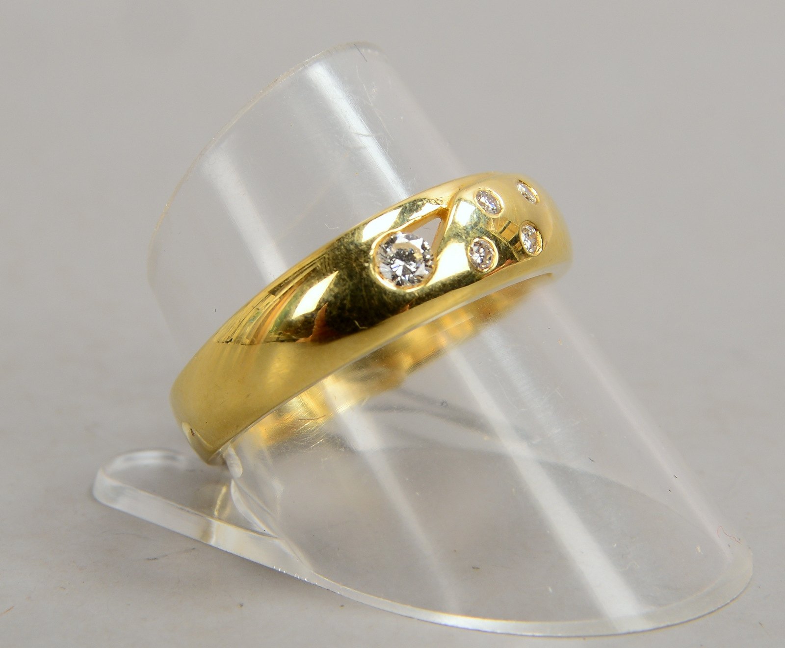 Ring, 585 GG (gest.), mit 5x Brillanten/zus. ca. 0,16 ct; RG 59, Gew. 3,80 g