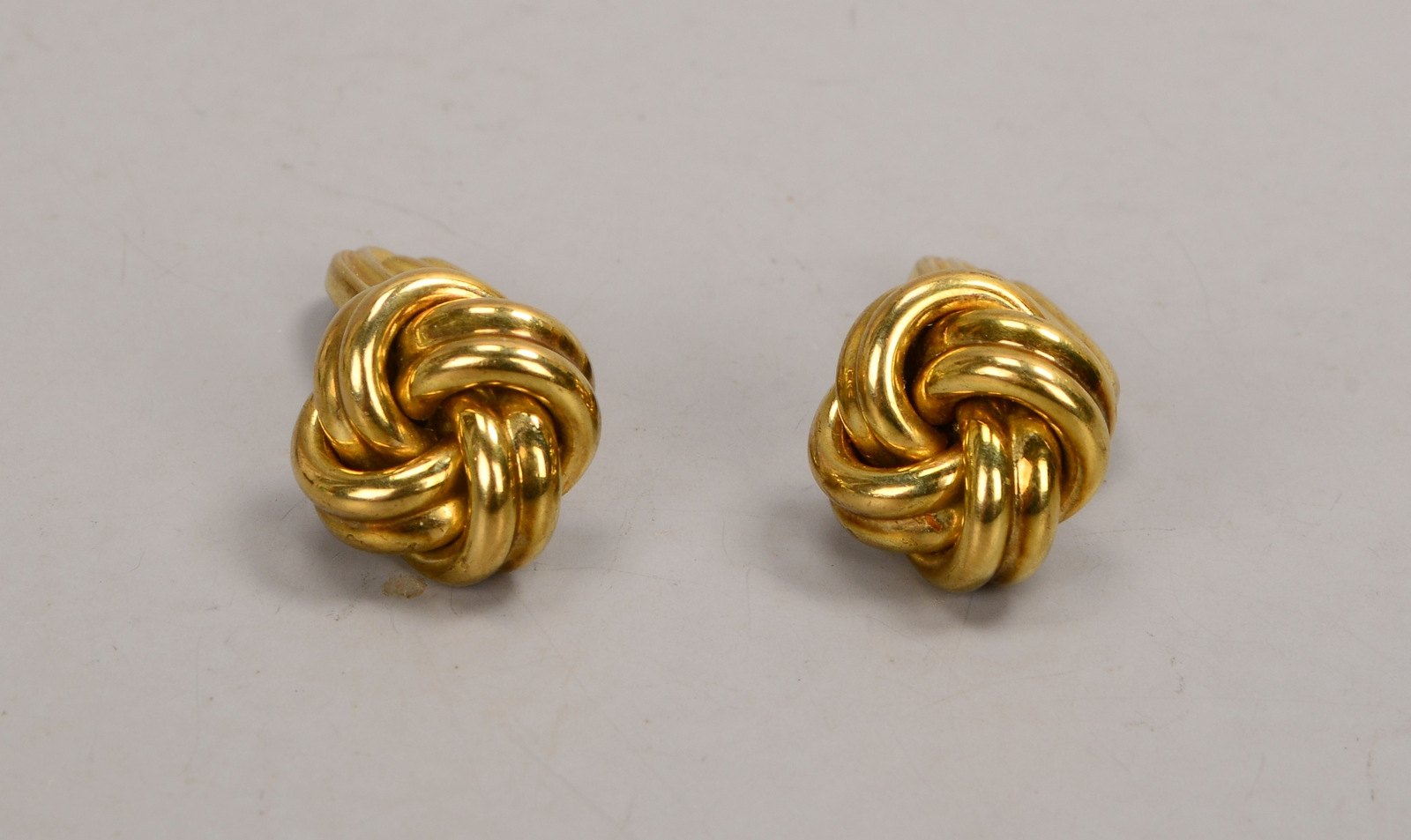 Paar Manschettenknöpfe, 333 GG (gest.), Köpfe in Knotenform; Ø 13 mm, Gew. 7,40 g