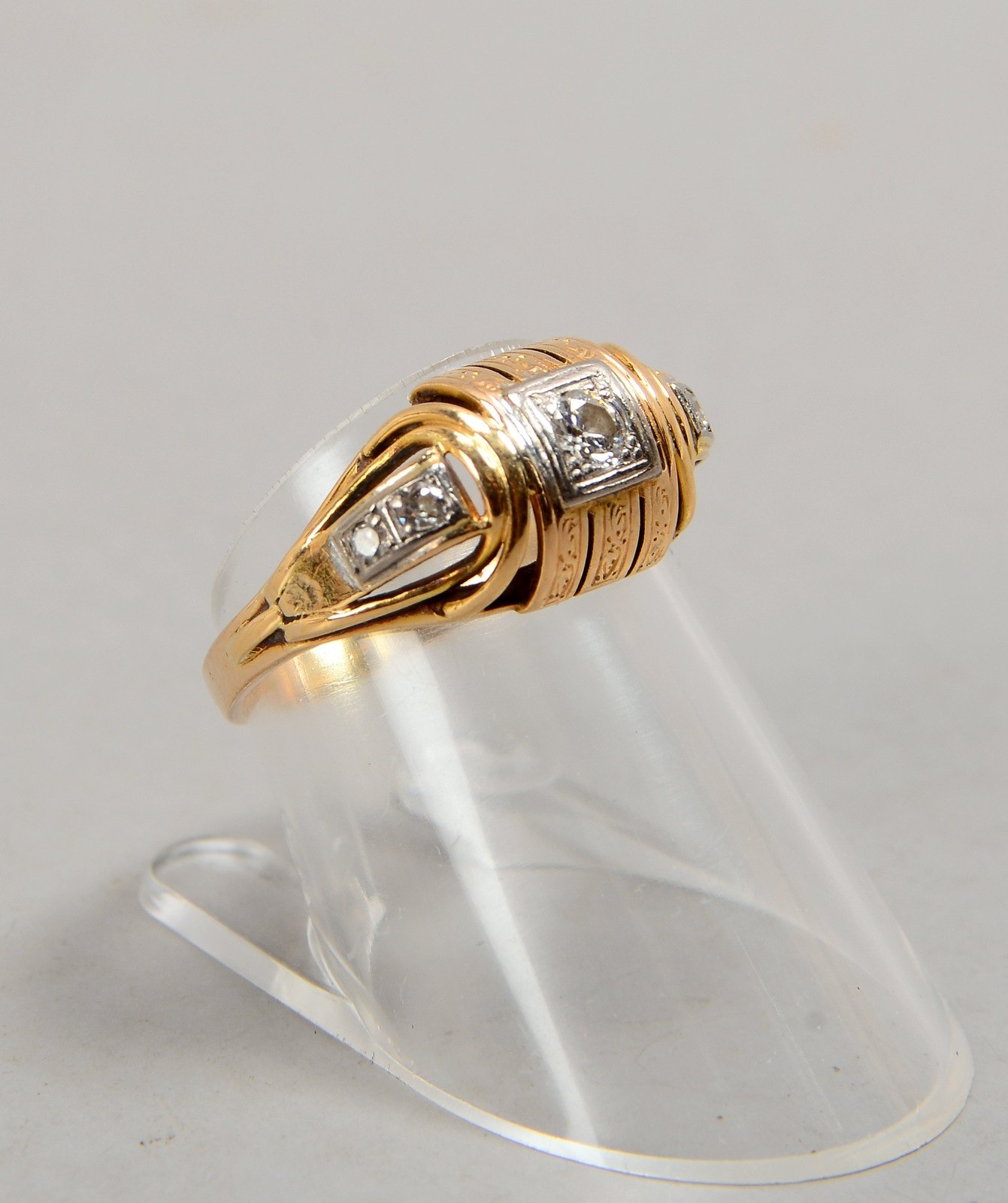 Ring, 585 GG/WG (gest.), mit 5-fachem Diamantbesatz; RG 53/54, Gewicht 3 g