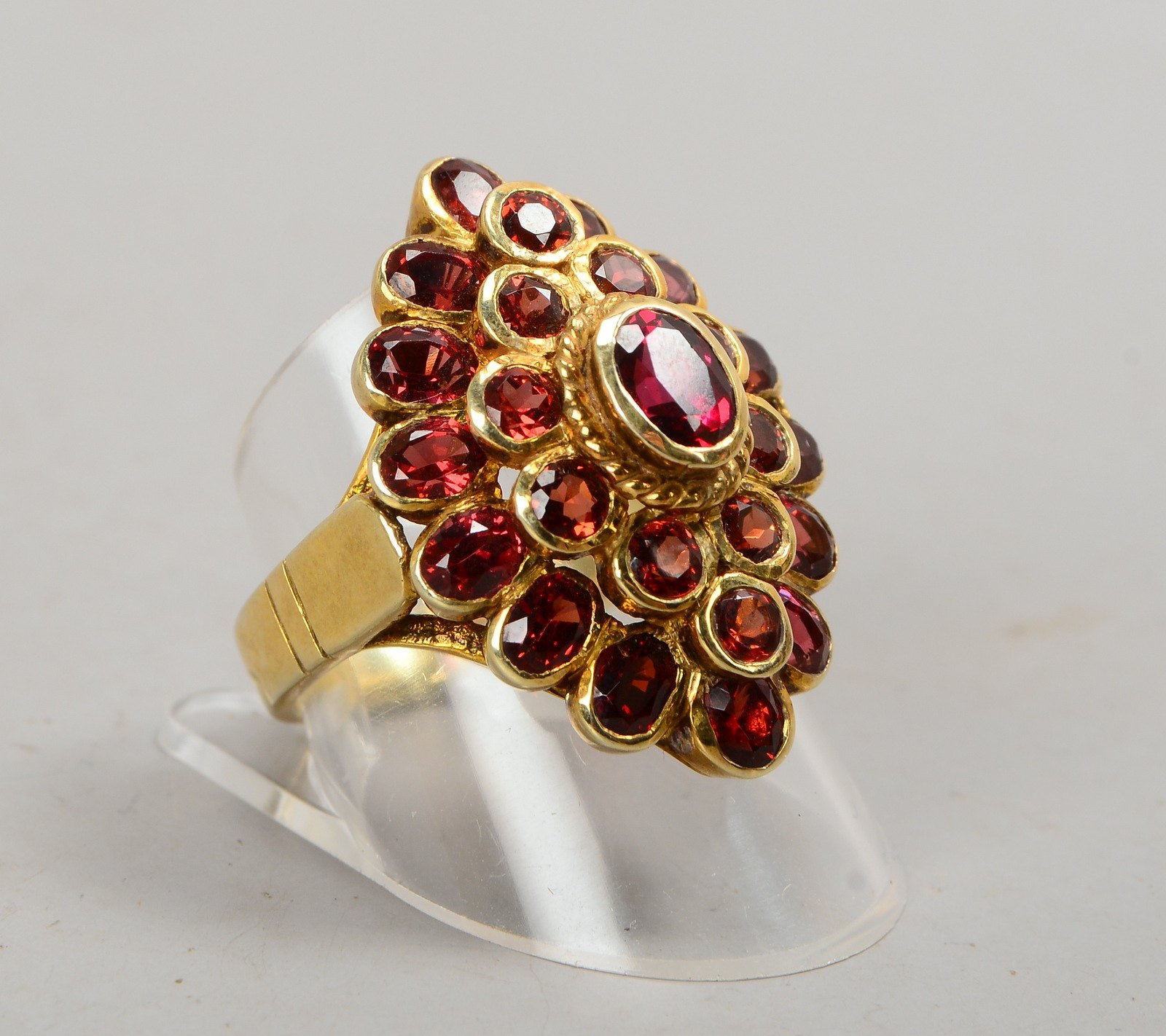 Ring, Silber/vergoldet, mit roten Turmalinen(?); RG 60, Gewicht 10 g