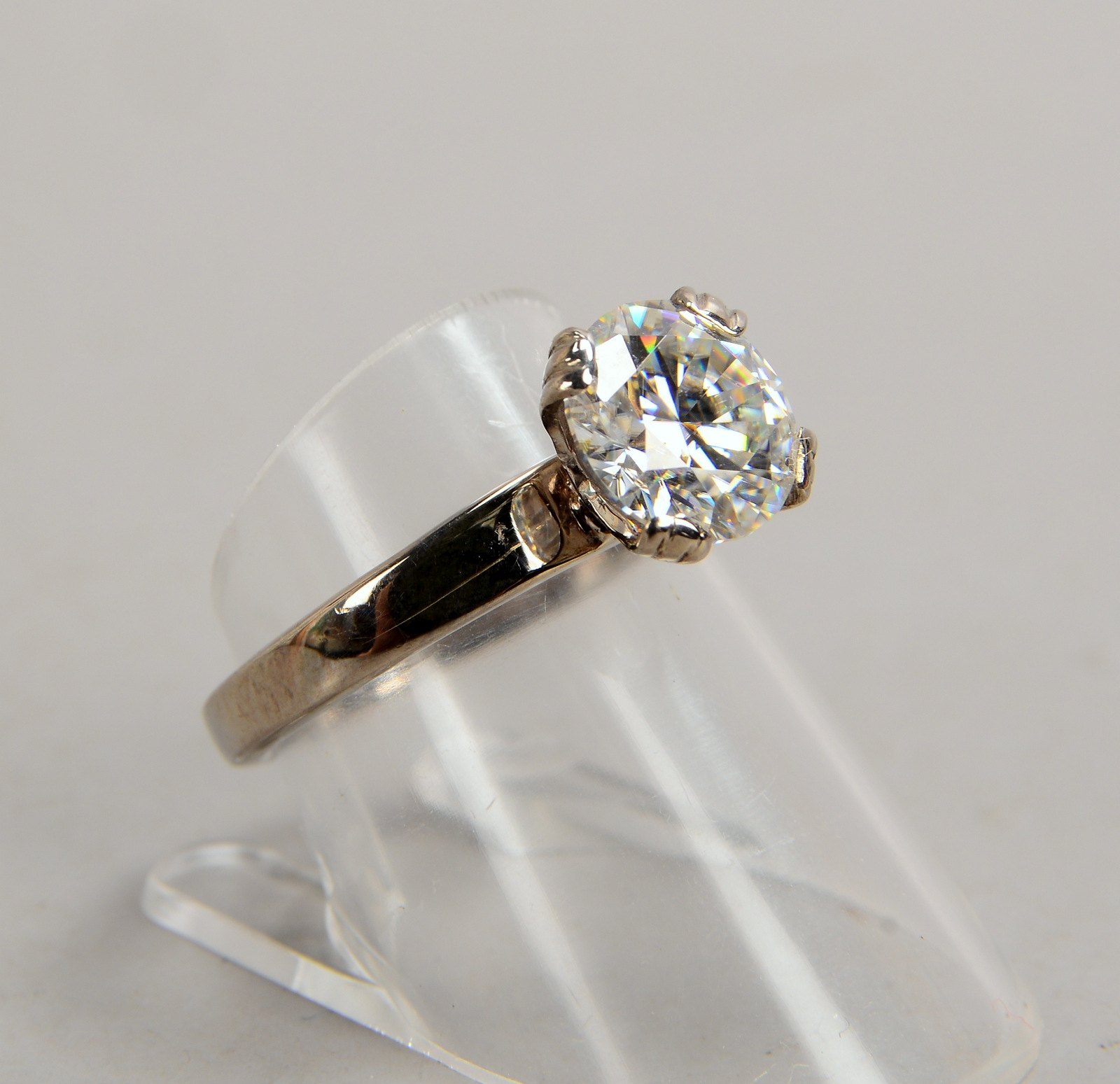 Ring, Silber, mit einzelnem Mossanit von ca. 0,30 ct, im Brillantschliff, D - Vvsi; RG 55