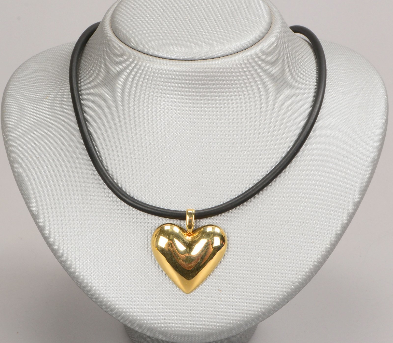 Collier, figürl. 585 GG-Anhänger, 'Herz', an Kautschukband/585 GG-Schließe