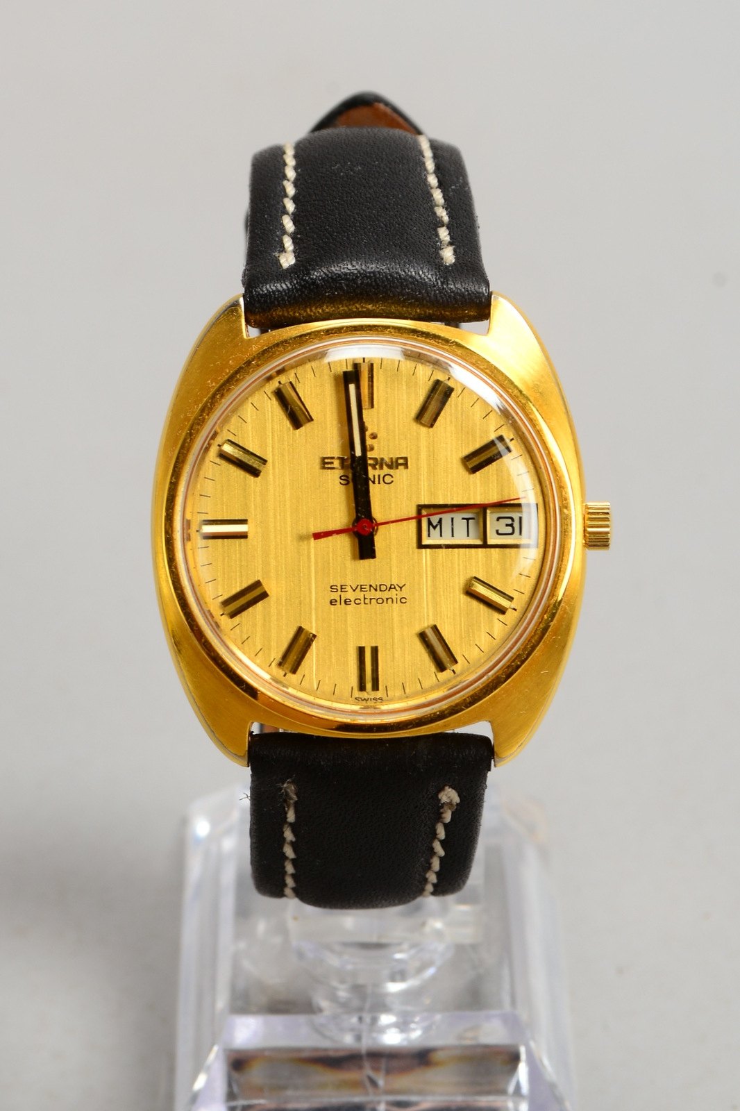 HAU Eterna 'Sonic', Electr., Quarzwerk, im Stahlgehäuse/vergoldet - Uhr läuft an