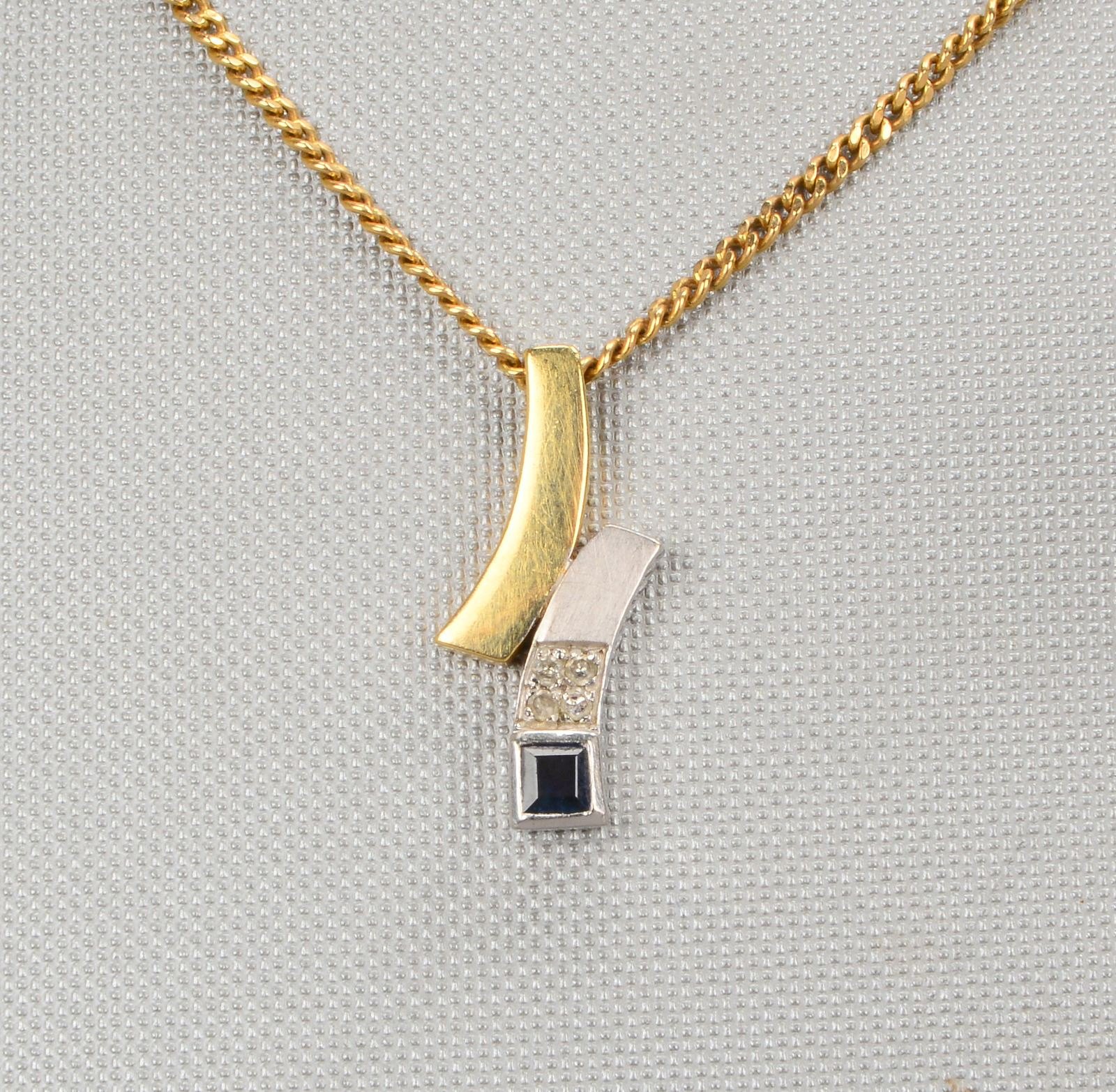 Schmuckset, 585 GG/WG (gest.), Saphire/Diamanten: Kette mit Anh., Ohrstecker