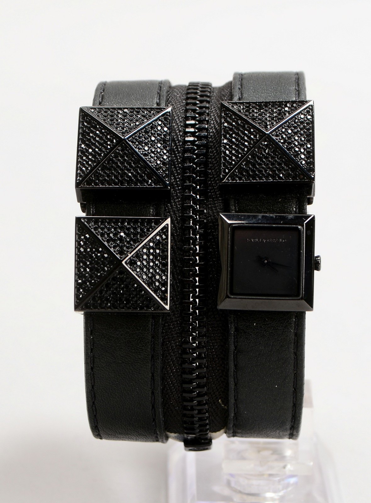 Karl Lagerfeld, Designer-DAU 'KL 2002', an Lederband, in orig. Box - neuwertig
