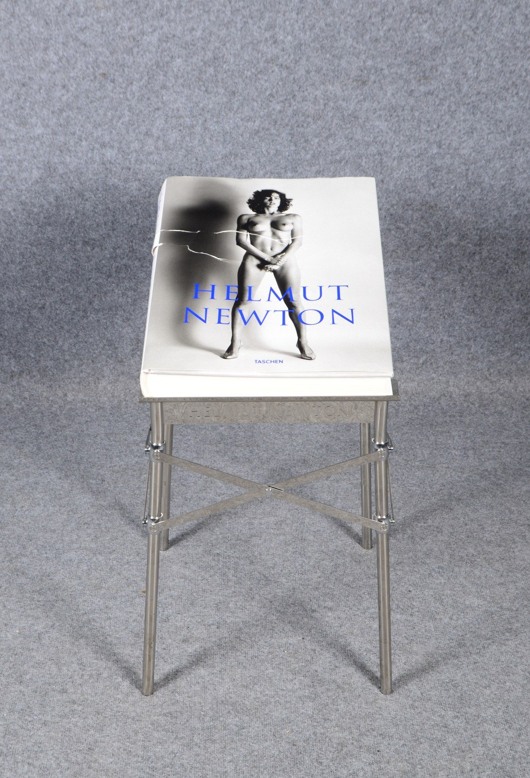 Fotokunst: Newton, Helmut, Bildband 'Baby Sumo', limit. Sonderauflage/mit Podest