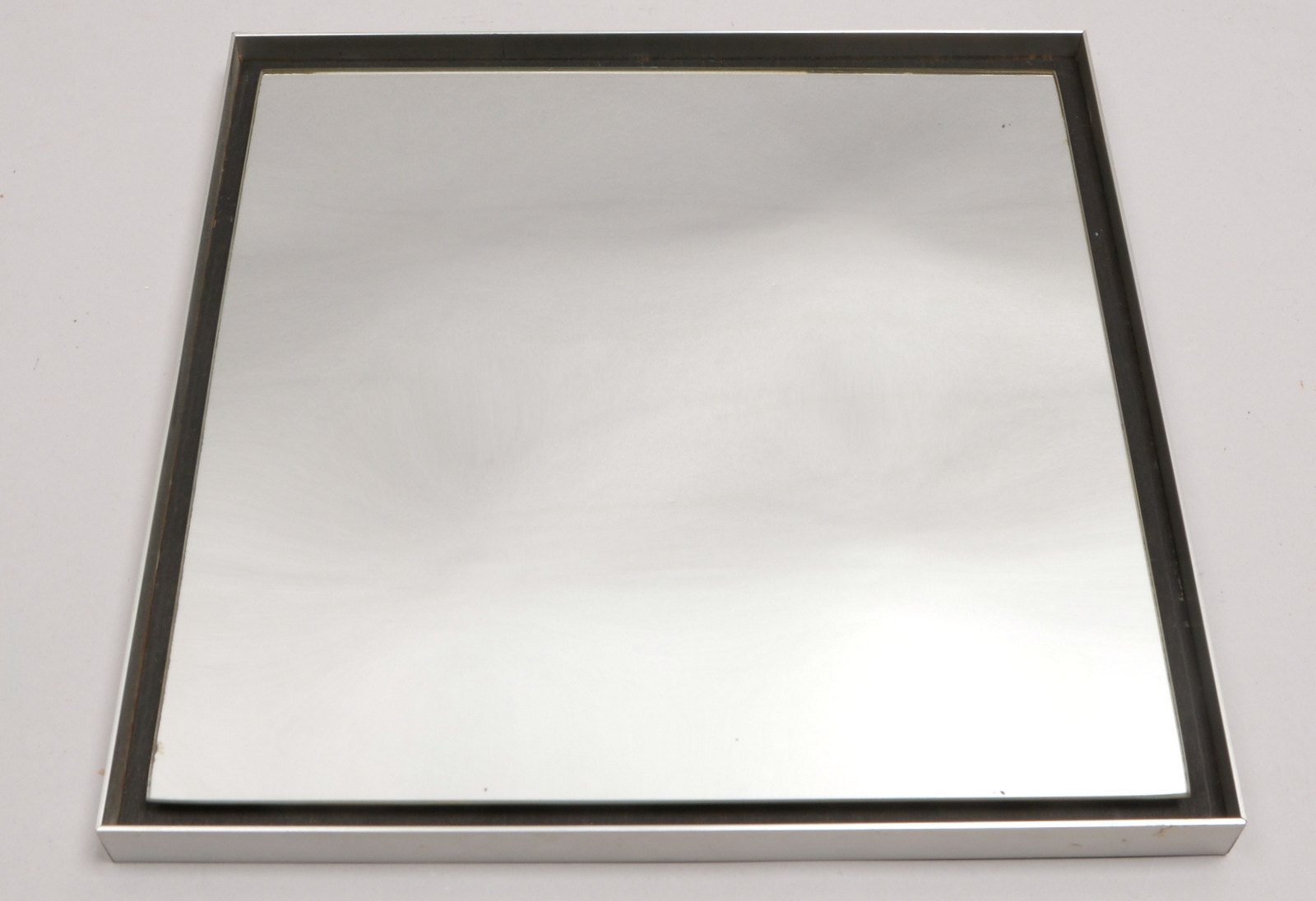 Bonato, Victor, 'C-KX', kinet. Glasobjekt, geformtes Spiegelglas auf Holz, verso sign./bez.