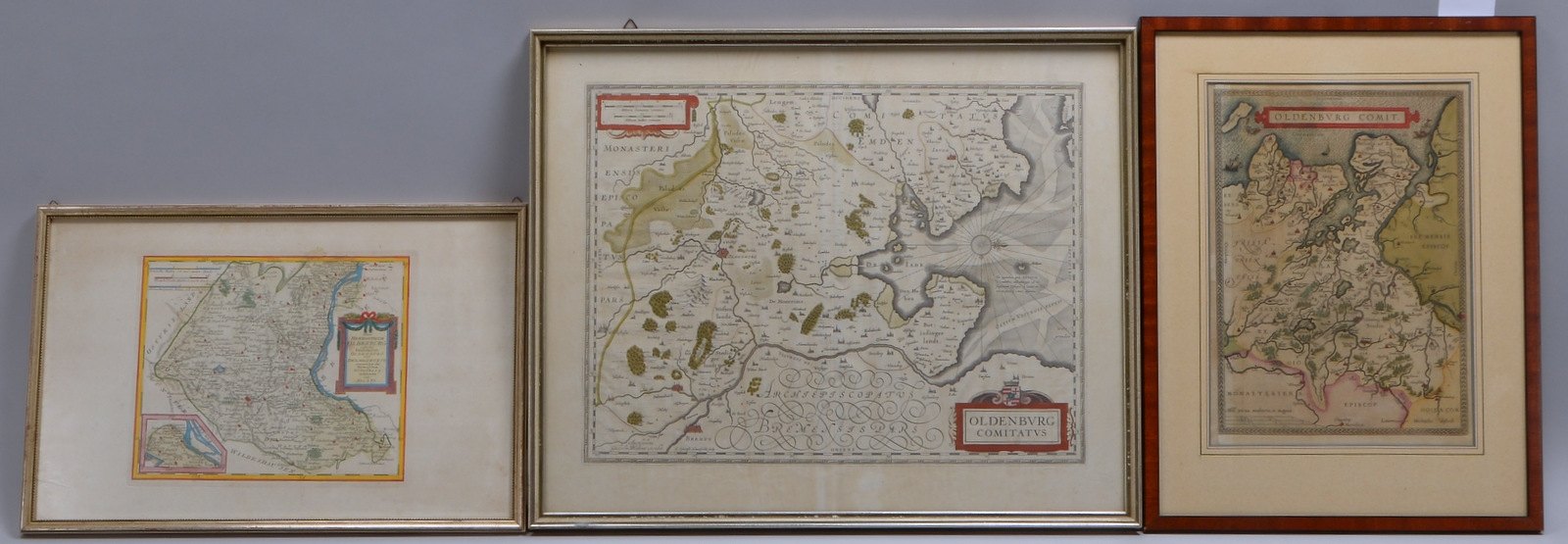 3 alte Landkarten, 'Oldenburg', kolorierte Radierungen, versch. Blätter, hinter Glas