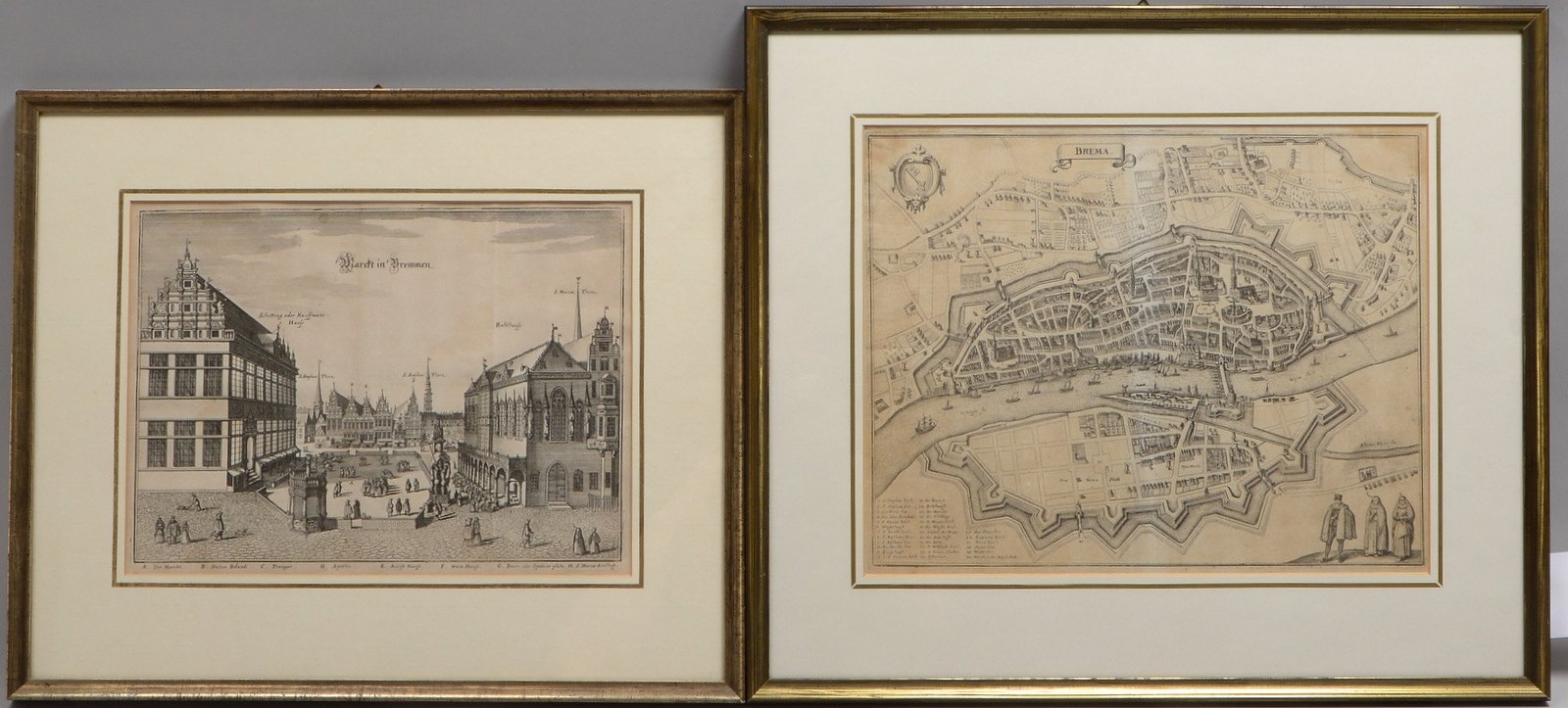 2 alte Kupferstiche, hinter Glas: 1x M. Merian, 'Brema' (um 1647); 1x 'Marckt in Bremmen'