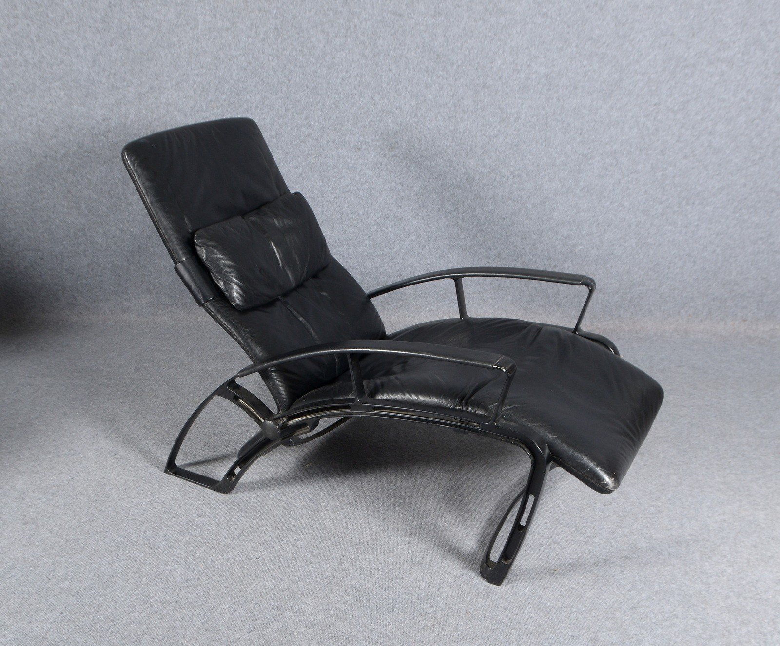 Designer-Relaxsessel 'IP 845', Aluminiumdruckguss/schwarzes Leder, Entw.: F. Porsche