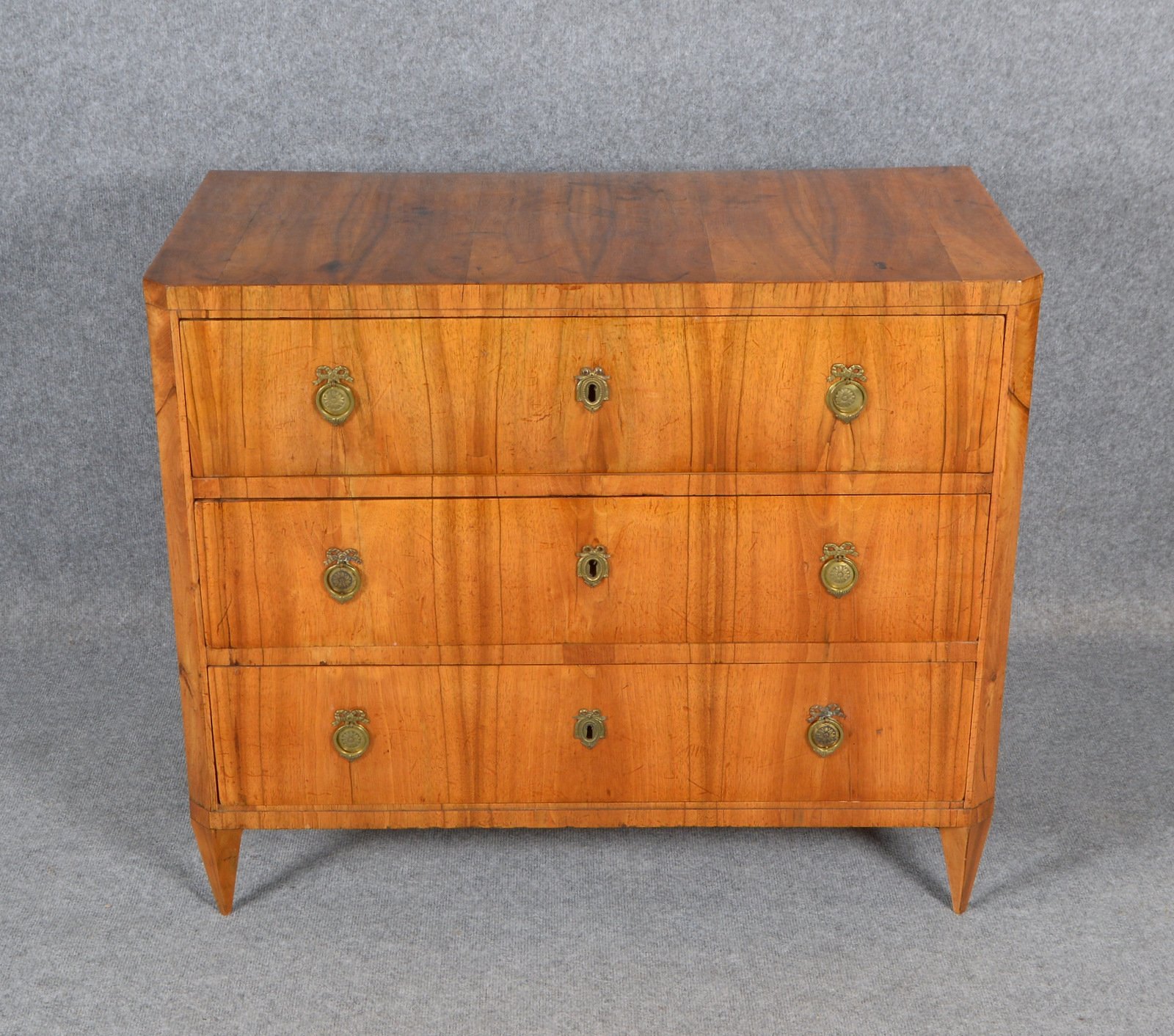 Biedermeier-Kommode, Kirsche/Weichholz, 3-schübig, mit orig. Beschlägen