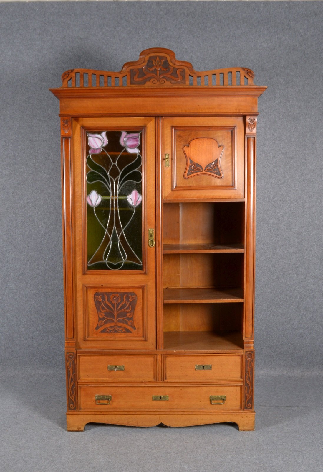 Jugendstil-Schrank, Nussbaum, 2-türig, 3x Schübe/3x Freifächer, mit Schnitzereien
