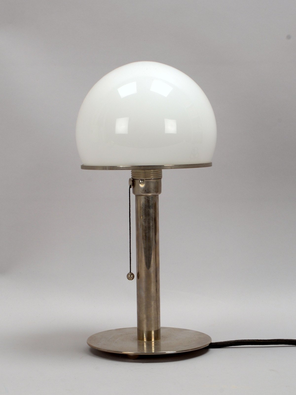 Technolumen, Designer-Tischlampe, Entwurf: W. Wagenfeld, num. '7484'