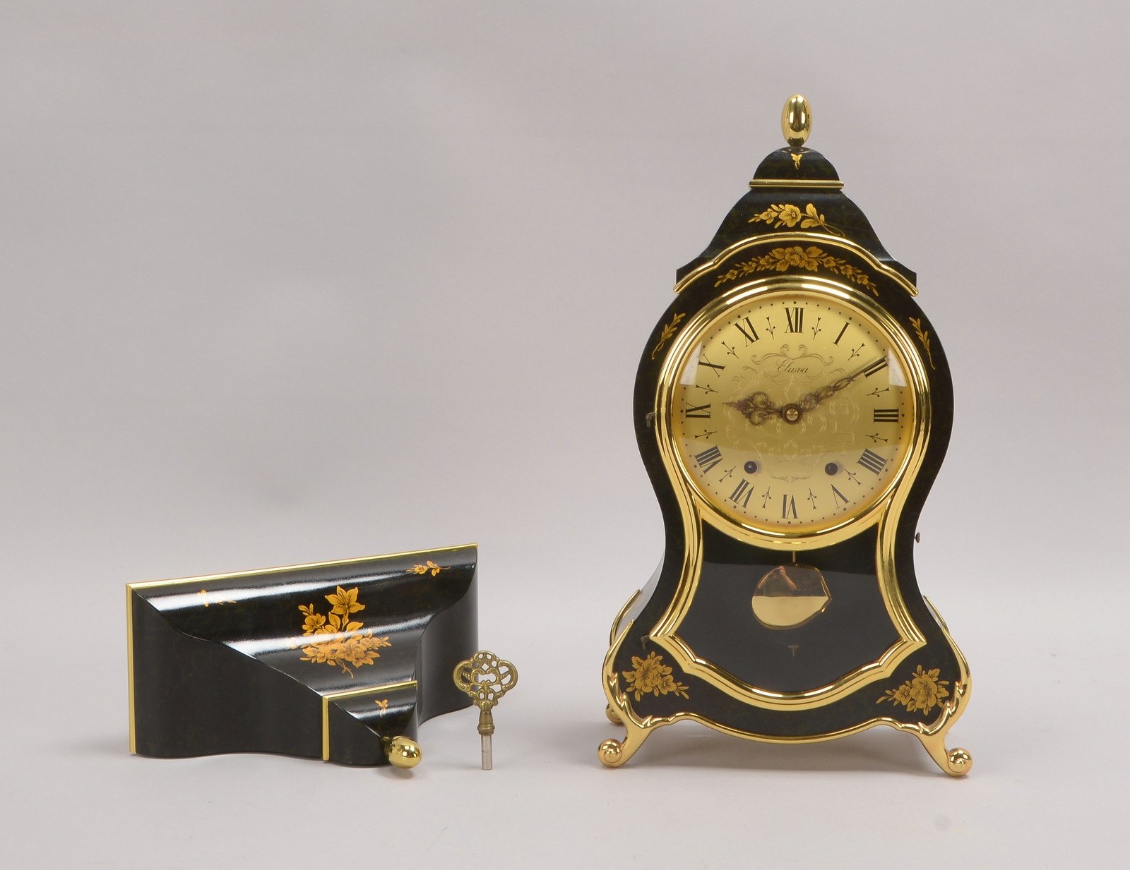 Neuenburger Uhr (Schweiz, Stiluhr), Elexa, auf Konsole, mit Pendel und Schlüssel
