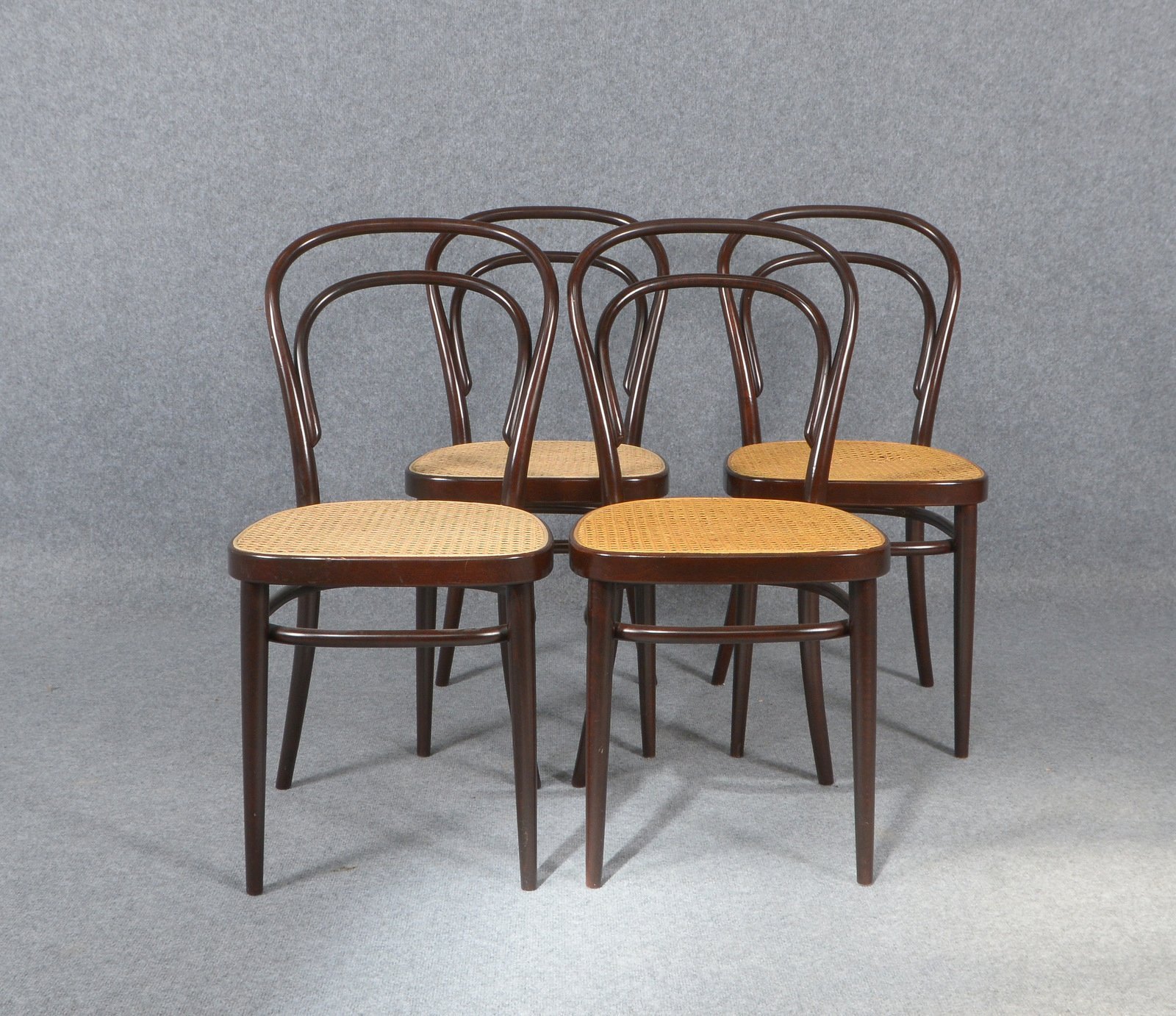 Thonet, 4x Designerstühle, Bugholz gebogen, mit Rattangeflecht - intakt/2x neu bez.
