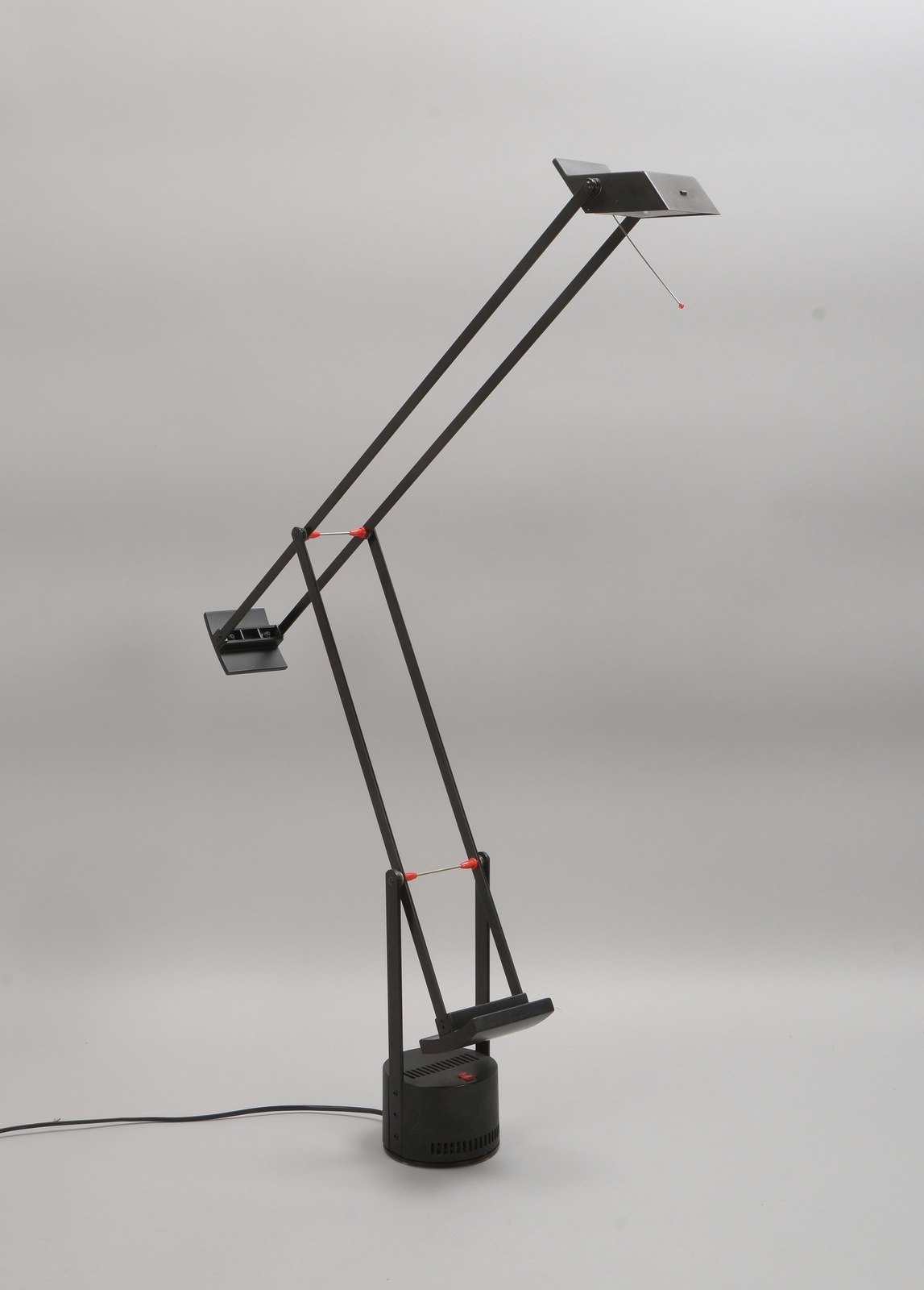 Artemide, Designer-Schreibtischlampe, 'Tizio', schwenkbar, Entw.: Richard Sapper