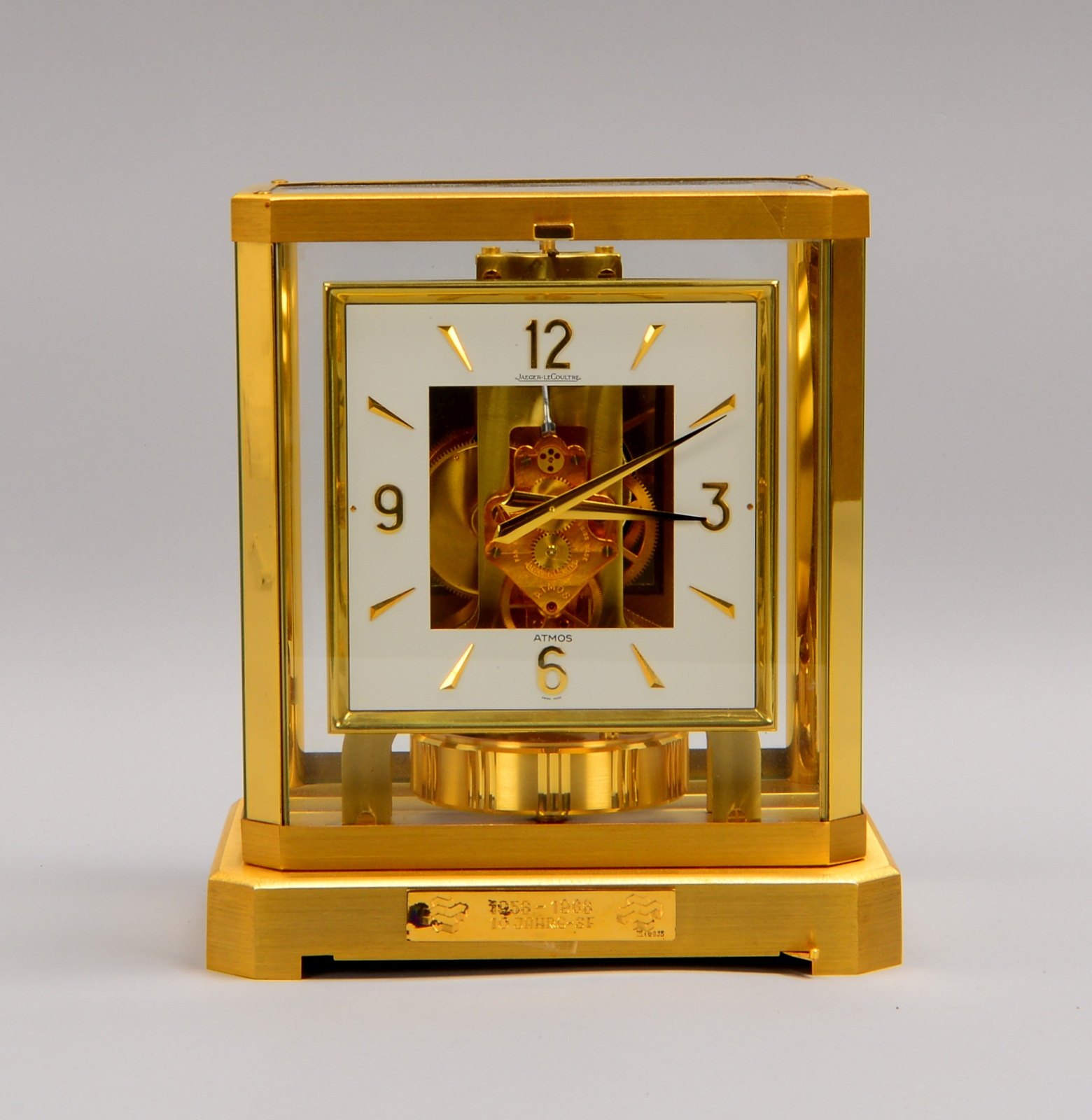 Tischuhr, Jaeger-LeCoultre, 'Atmos VIII', 'Cal. 528-8', vergoldet, mit Jub.-Plakette - läuft