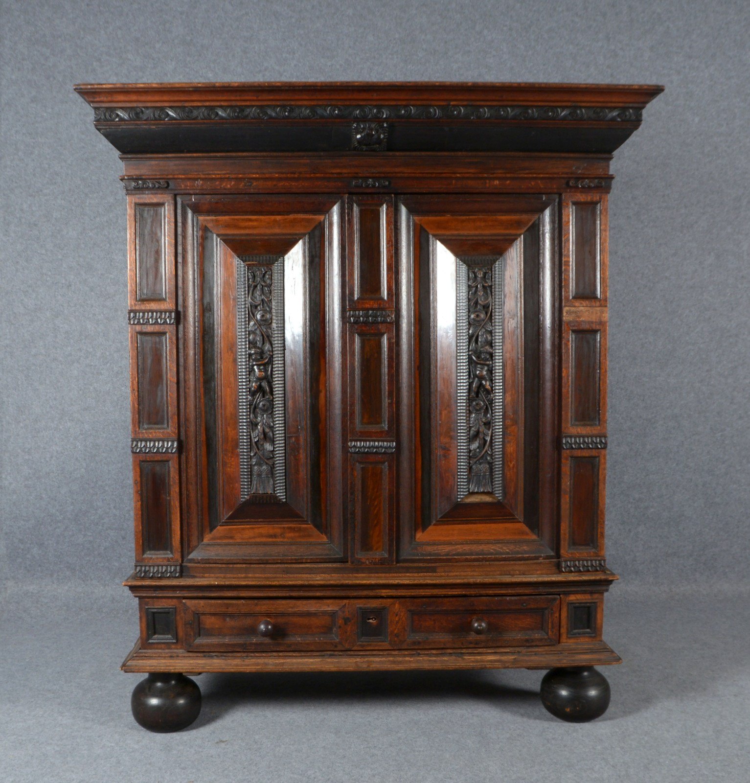 Vorratsschrank/Danziger Schrank, Eiche massiv, 2-schüb./2x Kassettentüren, 2x Einlegeb.