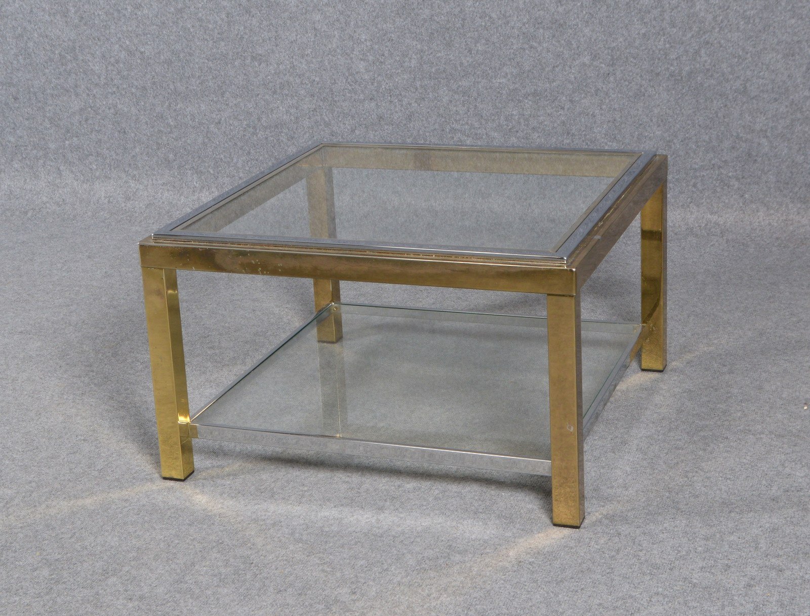 Designer-Tisch, Glas und Messing/Chrom, 2x Klarglas-Ablagen