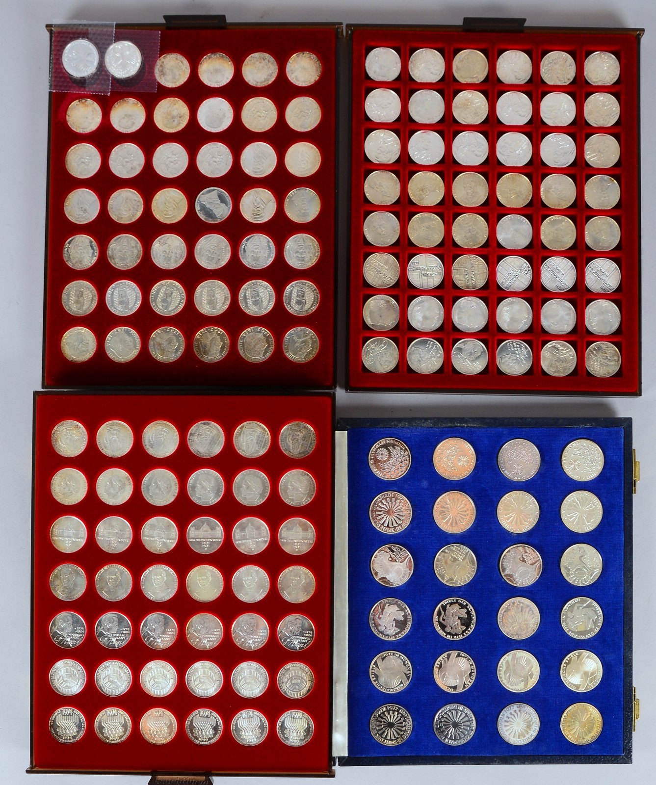 Münzsammlung: '10 DM - Olympia', 'BRD'/3x Leuchtturm-Münztabl. 'BRD' und 'DDR'