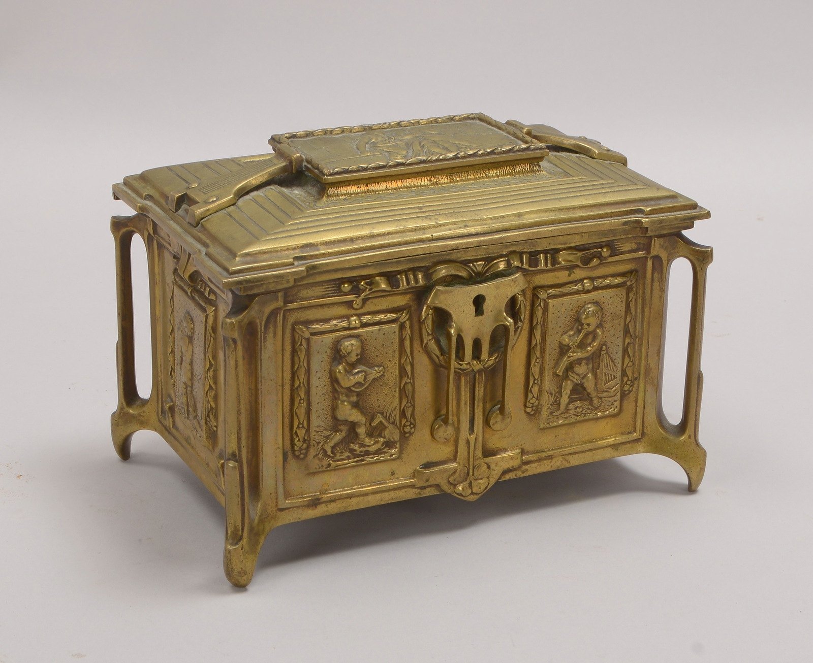 Adler, Friedrich (zugeschr.), Bronzeschatulle, Art déco/Jugendstil, mit Reliefdarst., Prägemarke