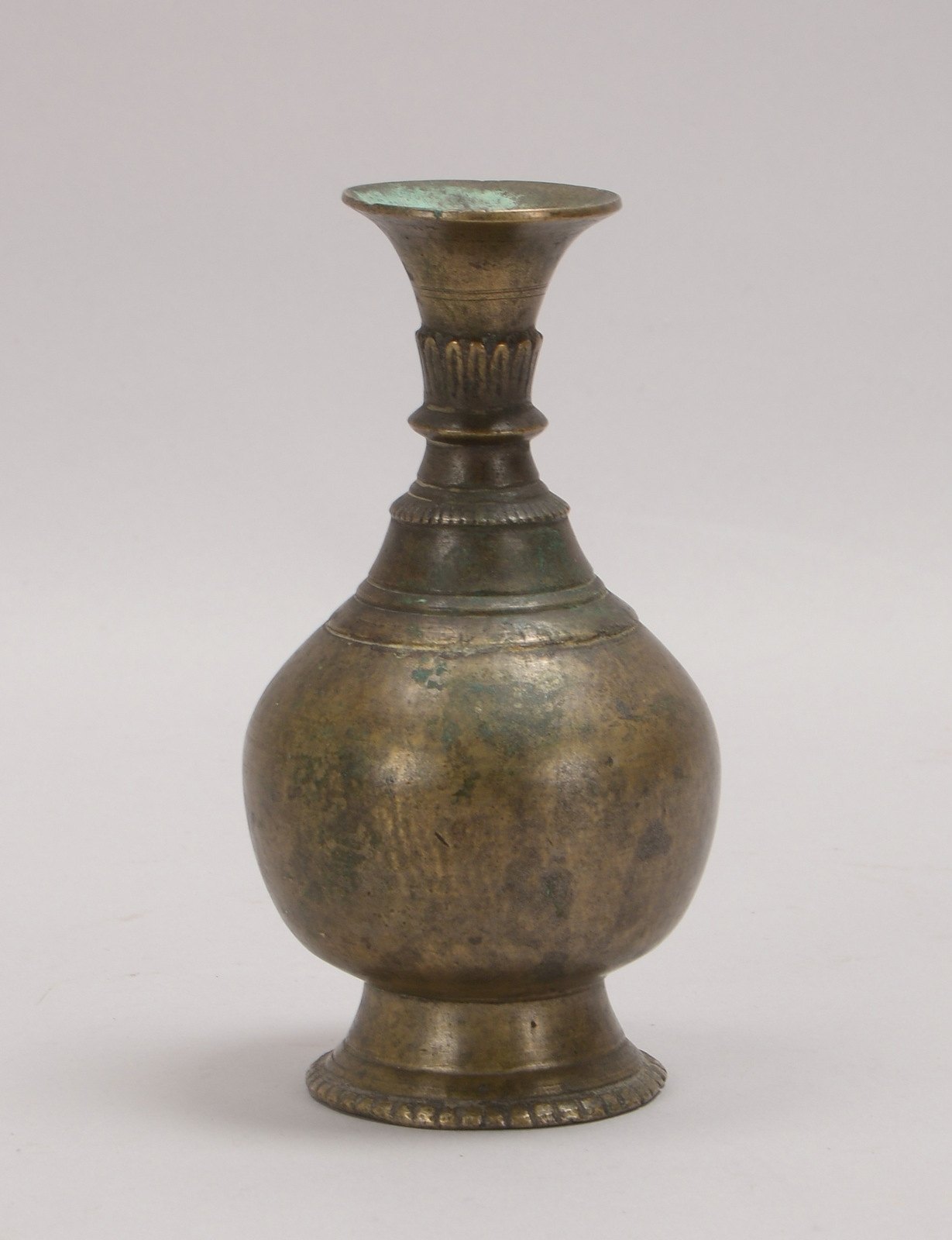 Antike Vase (Afghanistan), Bronze, Korpus teils profiliert; Höhe 14,5 cm
