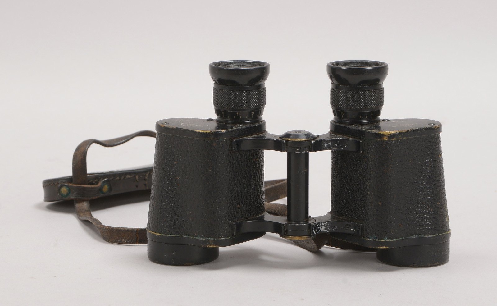 Sammler-Fernglas, Zeppelin, 'Gemar 6 x 30', Leder-Objektivkappe mit Prägung 'LZ-127'