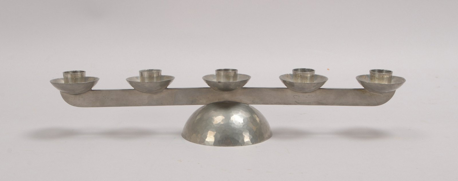 Harald Buchrucker, Kerzenleuchter, '0127', 5-fl., Zinn, Hammerschlag-Optik, sign.