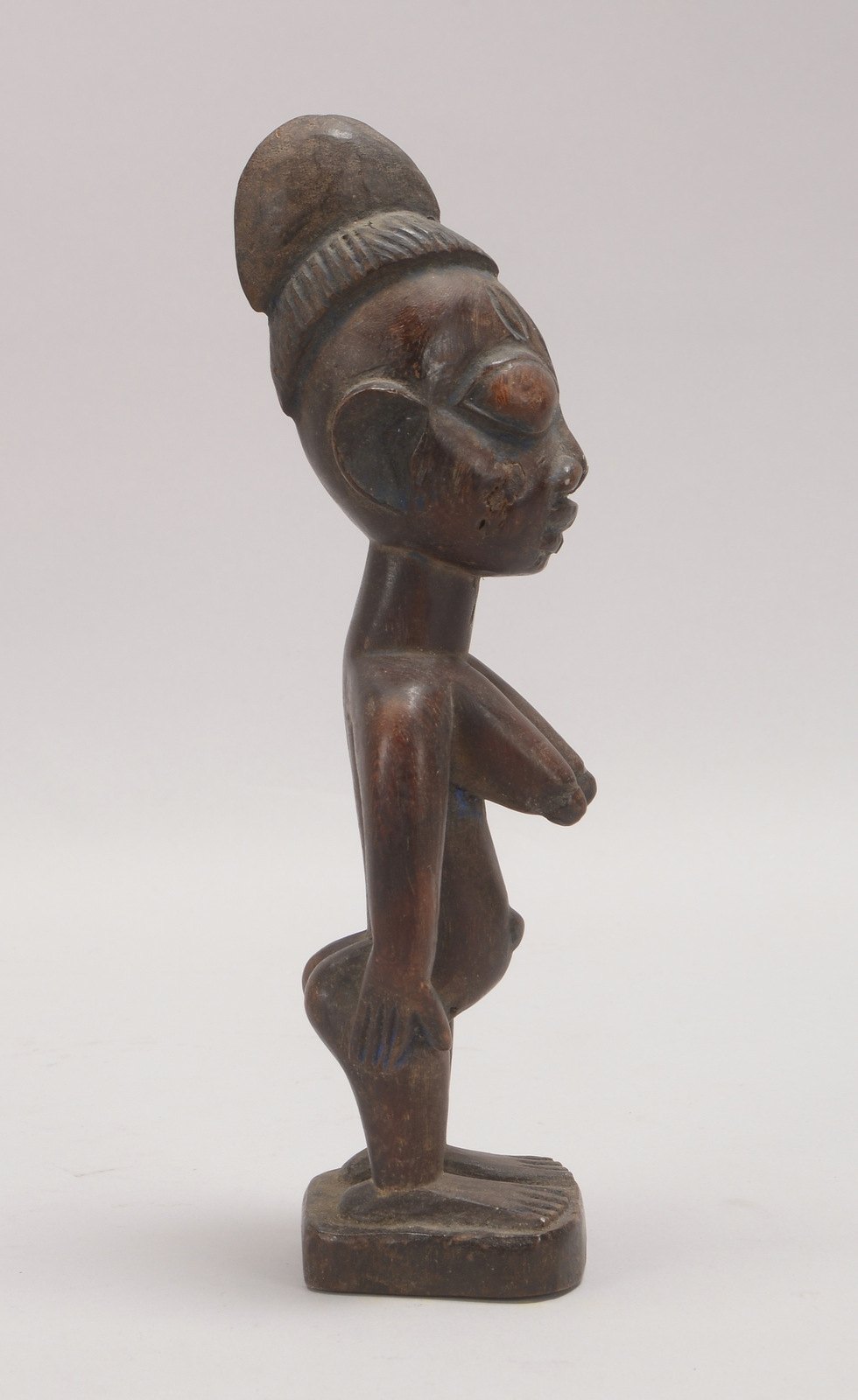 Kleine Holzfigur (Benin/Afrika), 'Stehende nackte Frau'; Höhe 25 cm