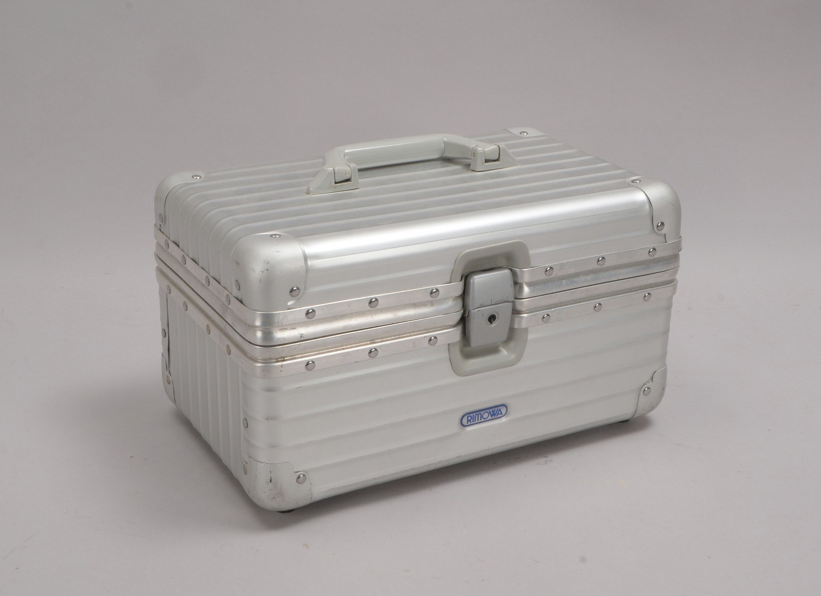 Original Rimova-Beautycase, Aluminium, mit Innenspiegel; Maße 38 x 23 x 22 cm