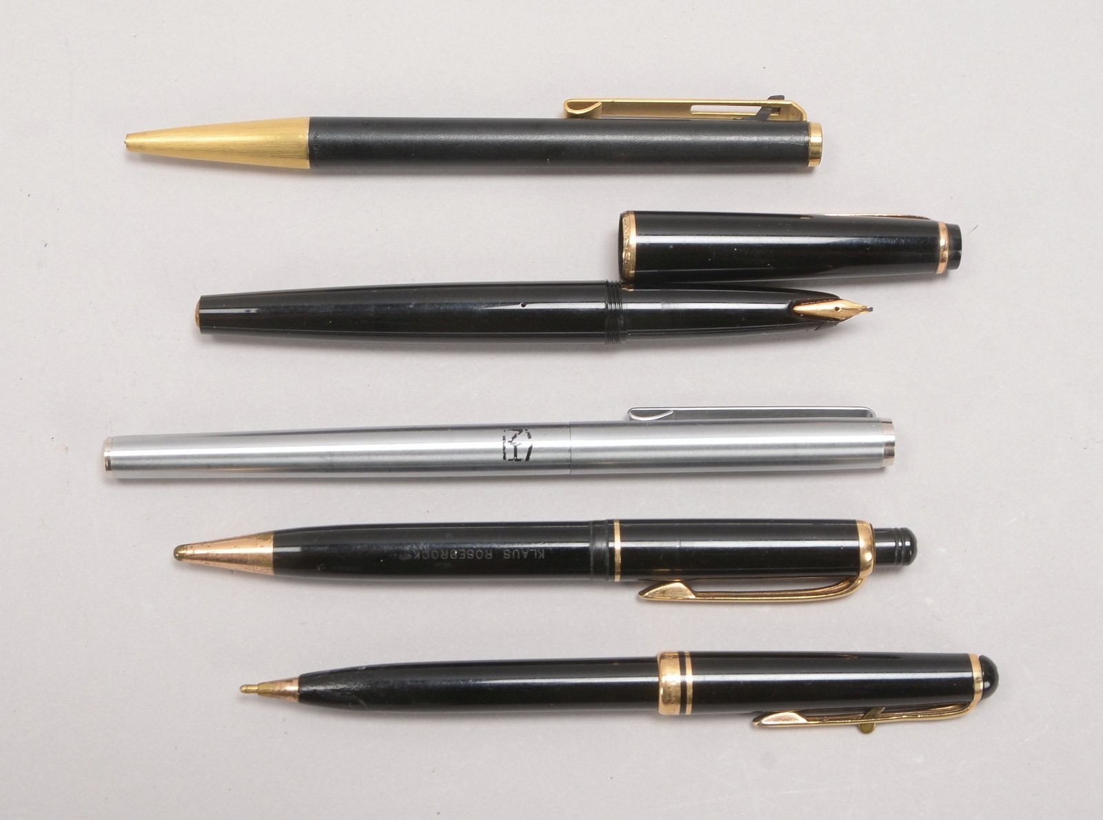 Montblanc-Füllfederhalter, mit 585 Gold-Feder, sowie 4x Kugelschreiber
