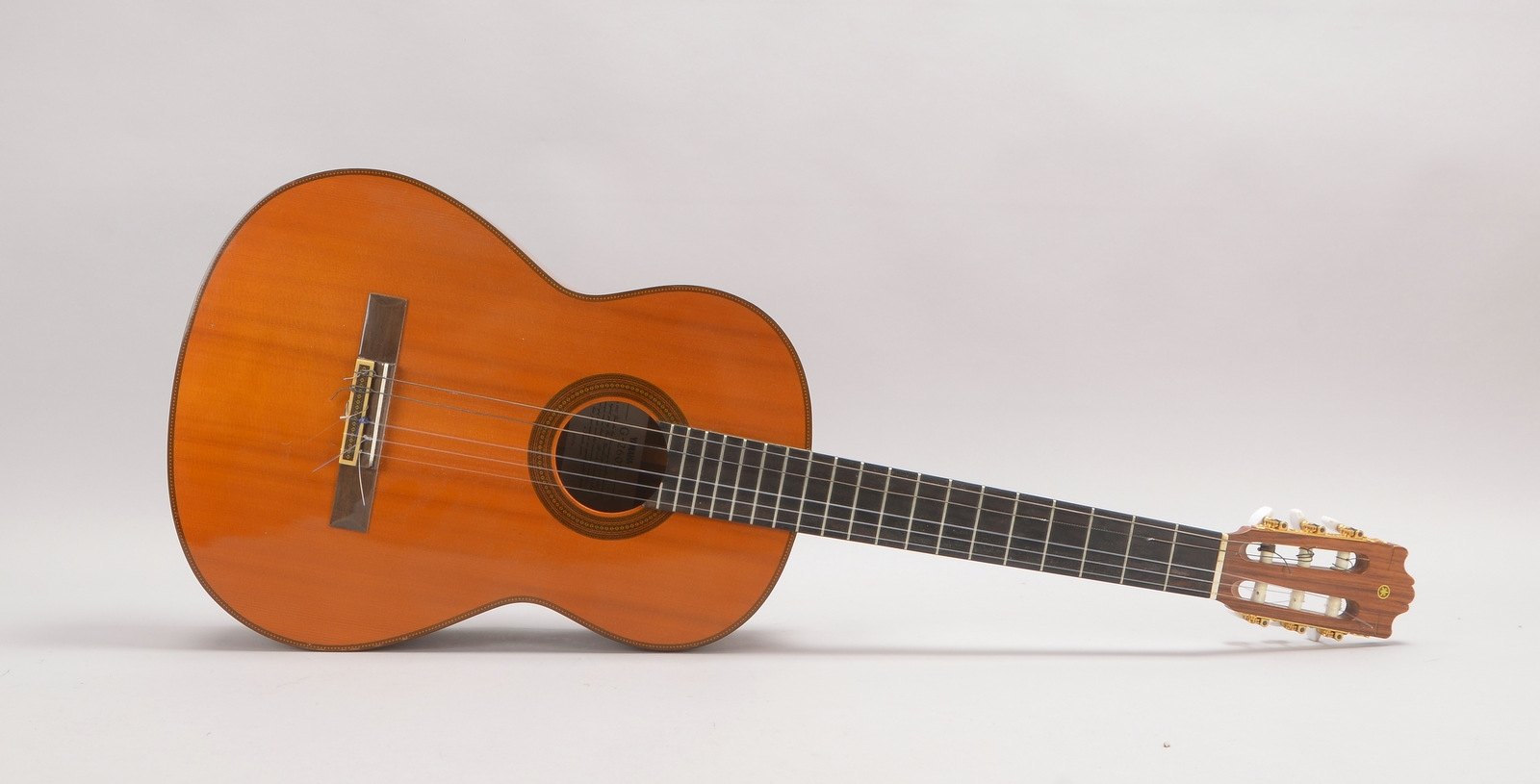 Klassikgitarre, Yamaha, Modell 'G-260-S' - guter Zustand (nur 2x Saiten defekt)